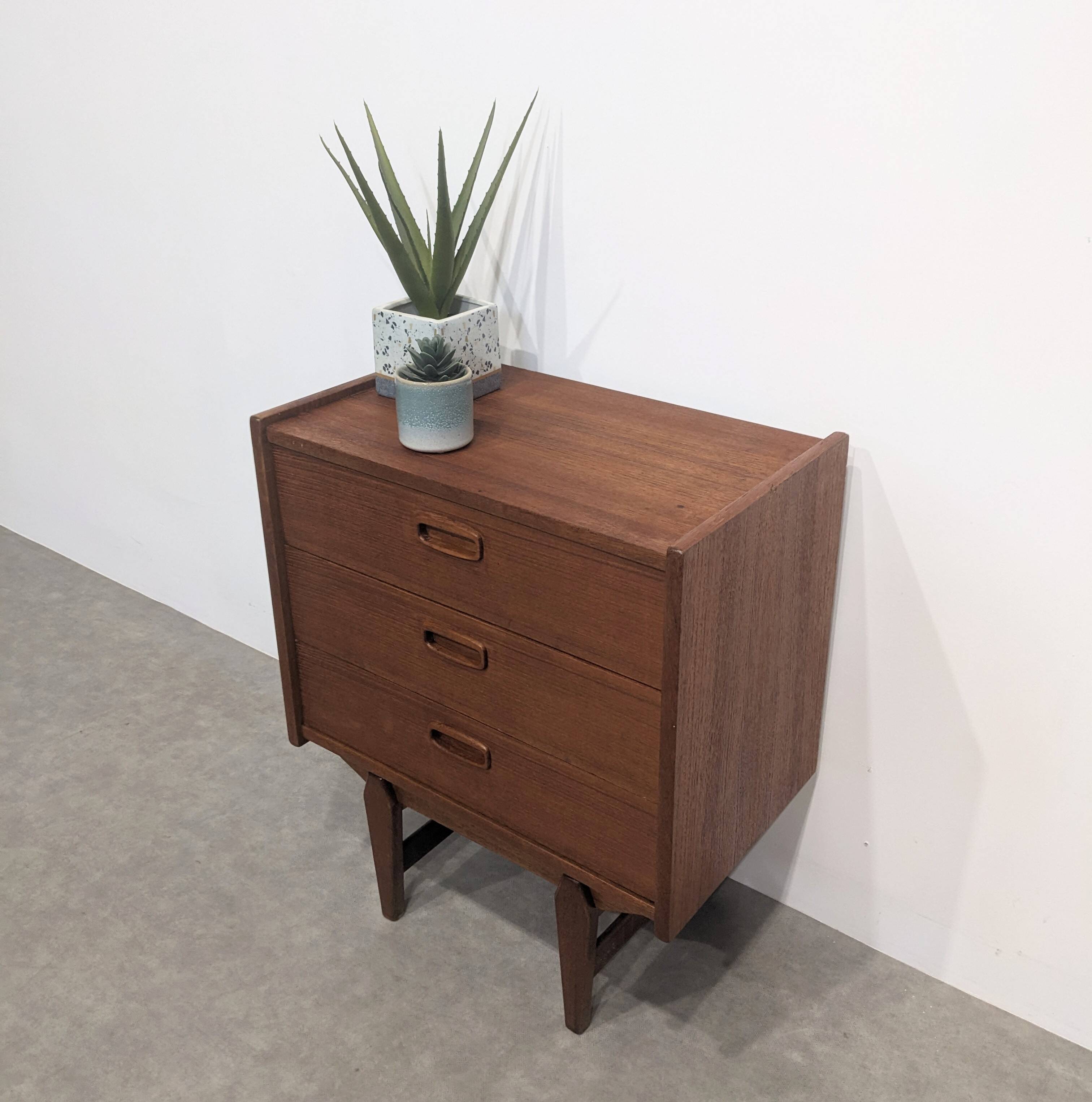 Vintage Scandinavian chest of drawers