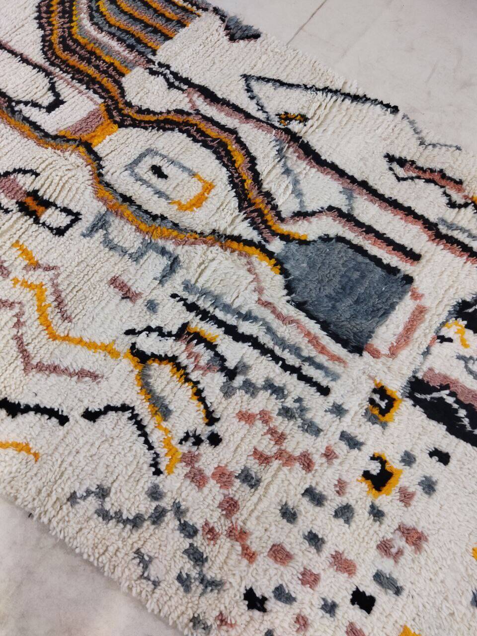 Handmade moroccan berber rug 252 x 138 cm