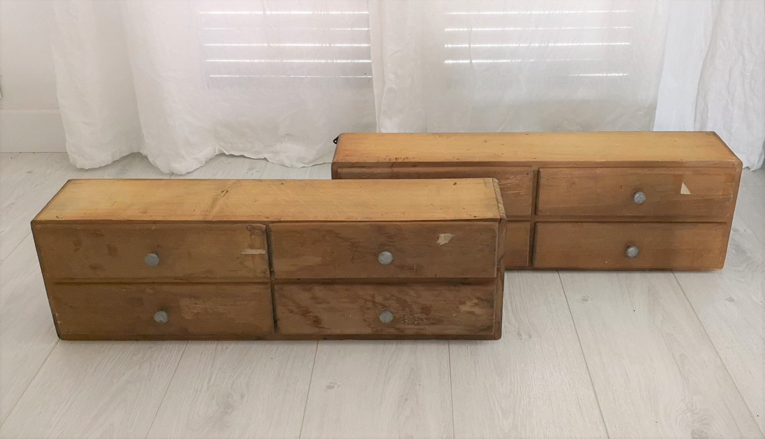Paire d'étagères blocs tiroirs en bois brut
