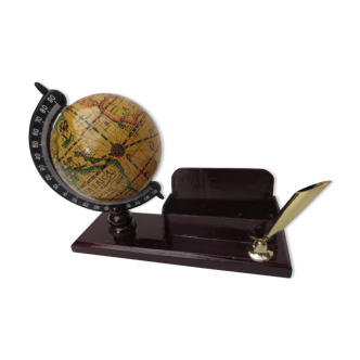 Accessoire de bureau , décor mappemonde