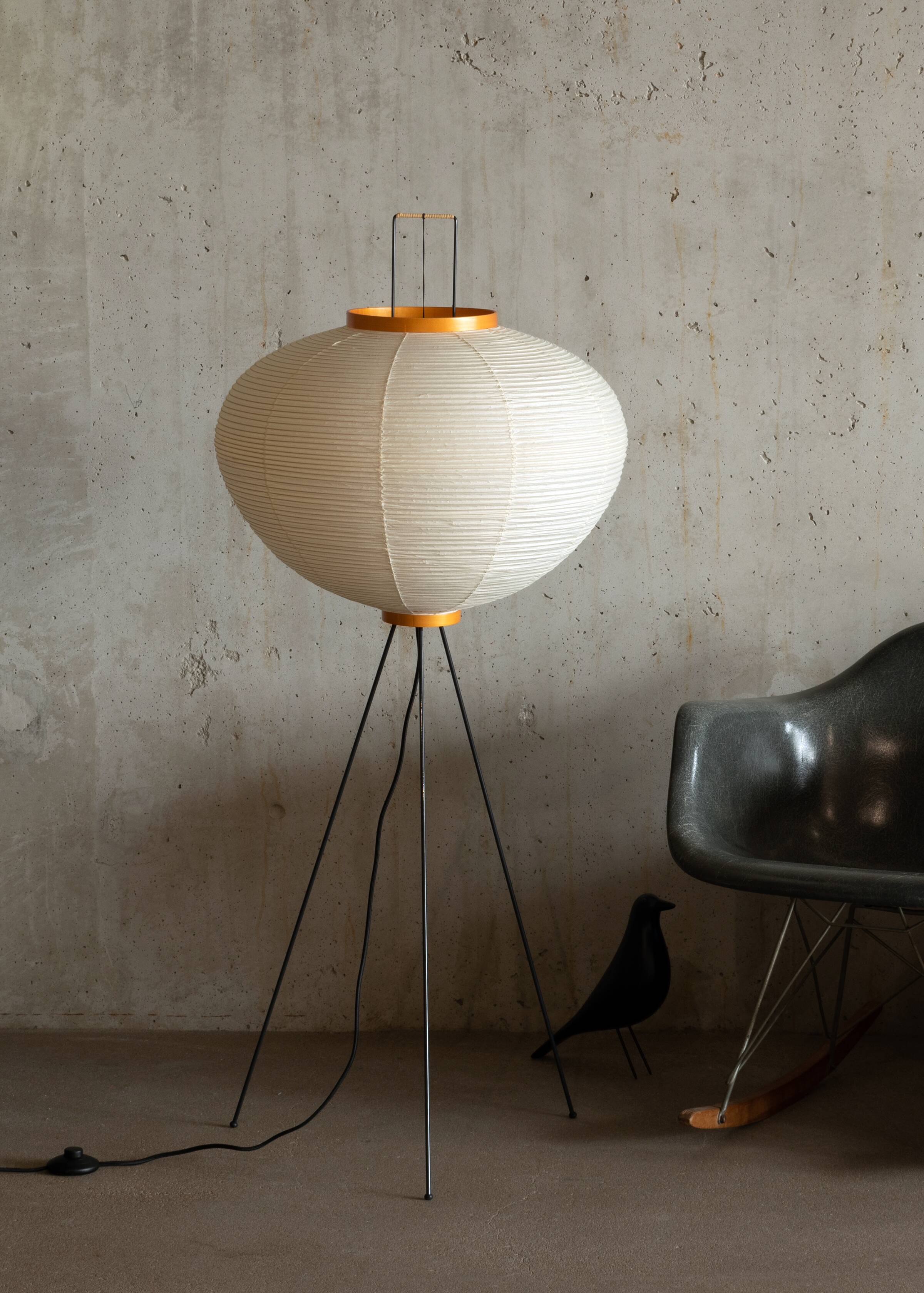 Lampadaire Isamu Noguchi Modèle 10A Akari fabriquée à la main par Ozeki, Japon