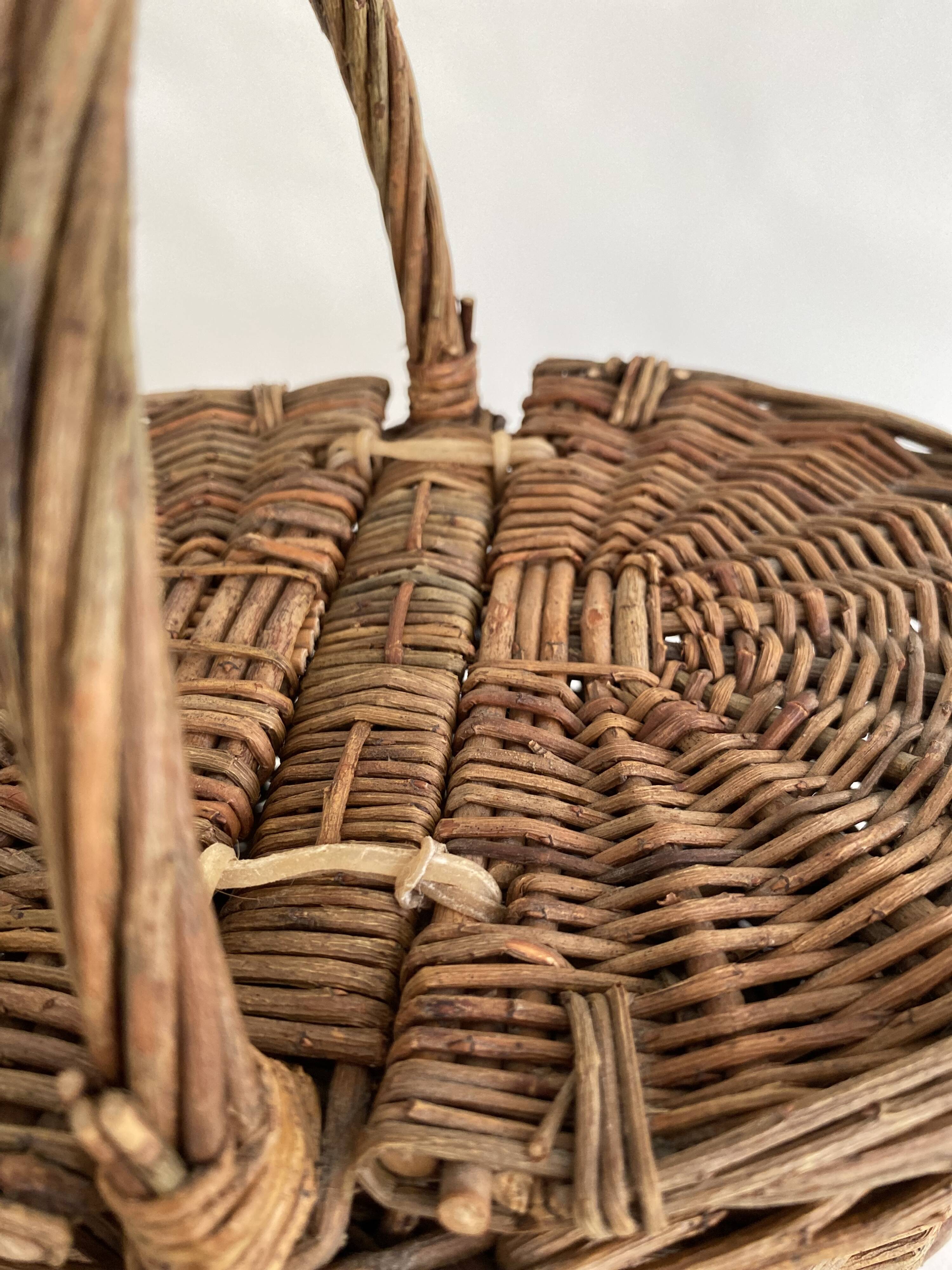 Double opening basket