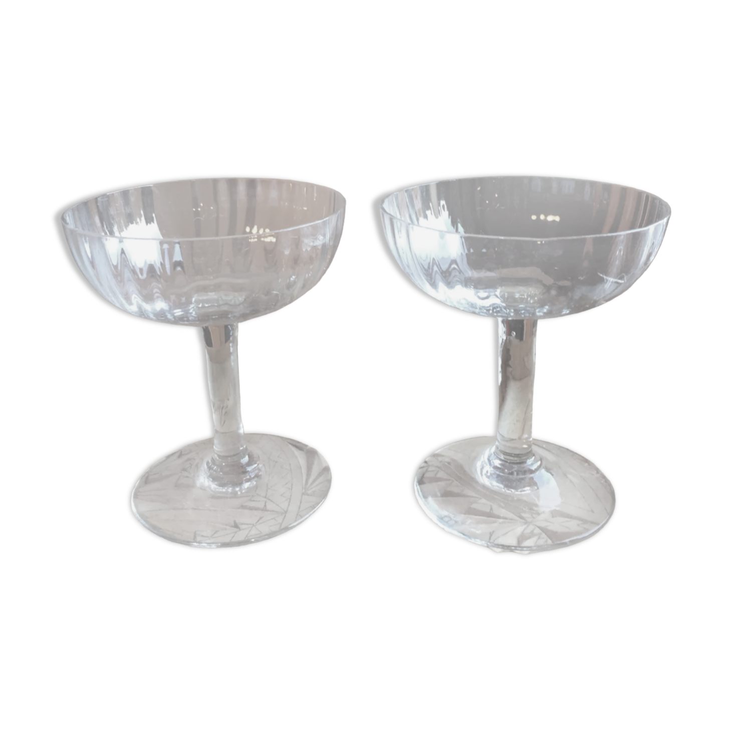 2 champagne glasses