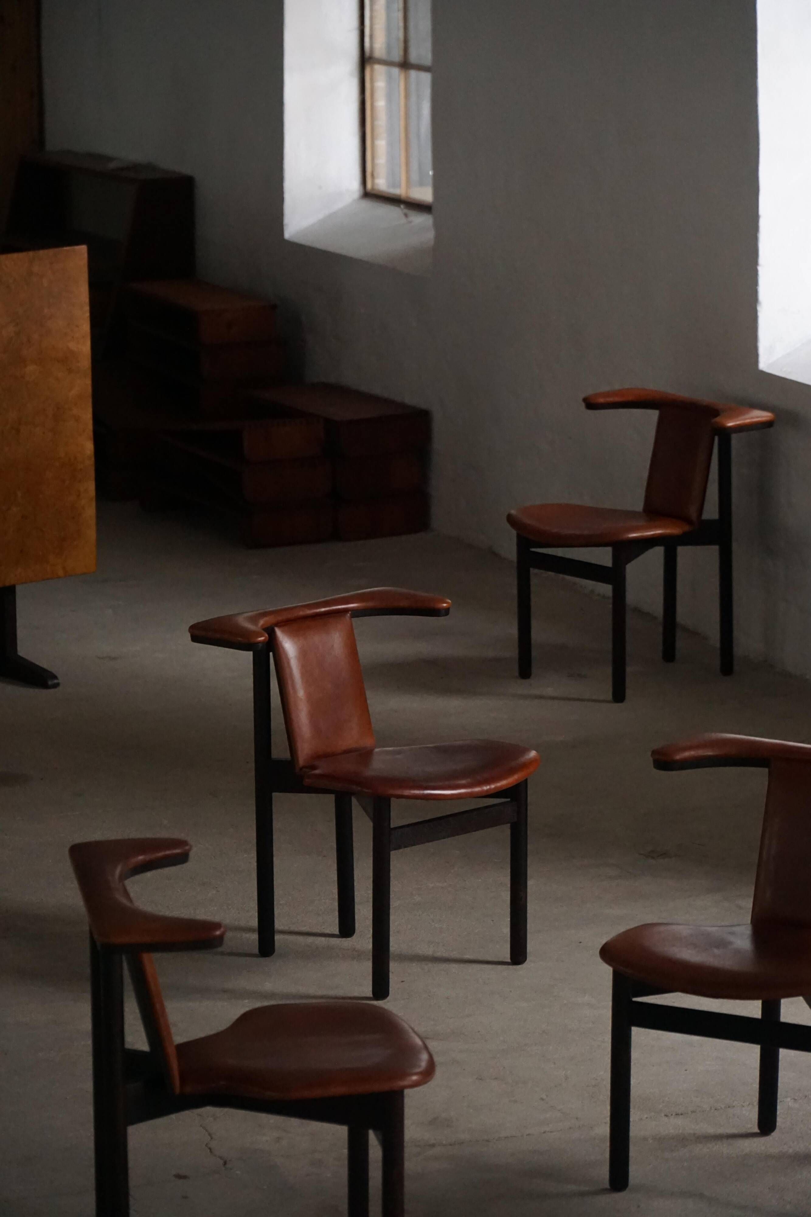 Hans Olsen, set of 4 Frederik VII dining chairs, Oak and leather, mid-20th century.