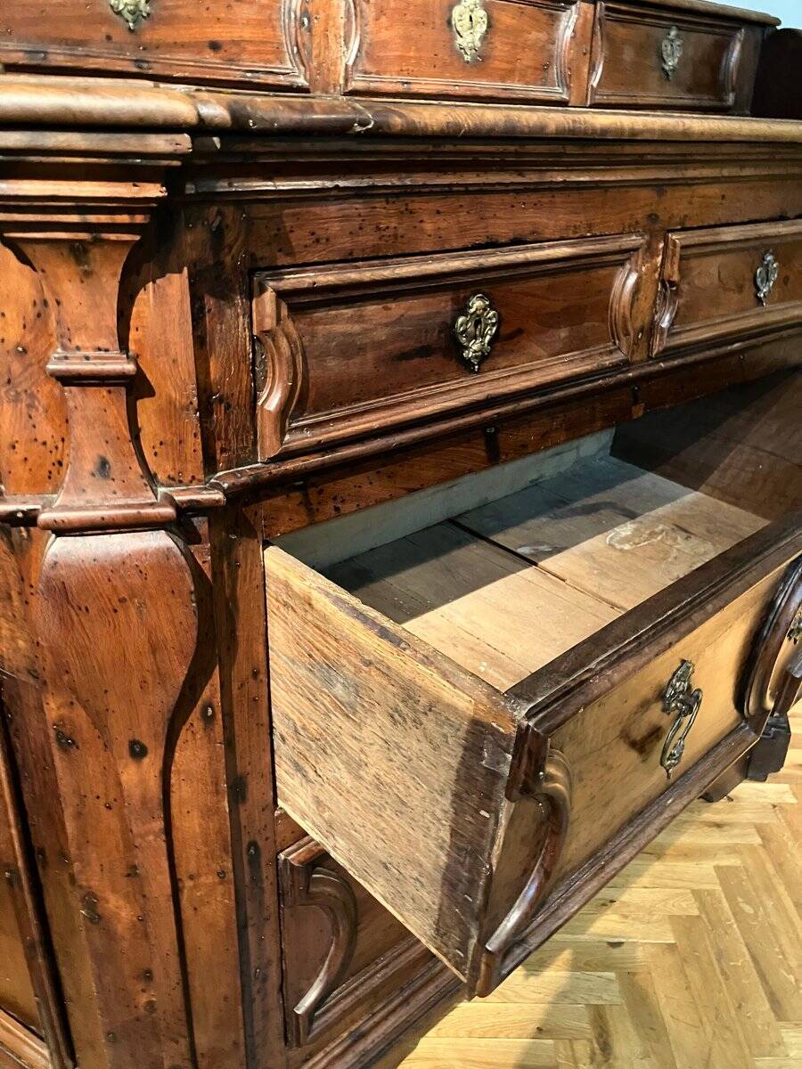 Rome-Vatican Baroque Walnut Chest of Drawers with Bronze Handles, 1600s