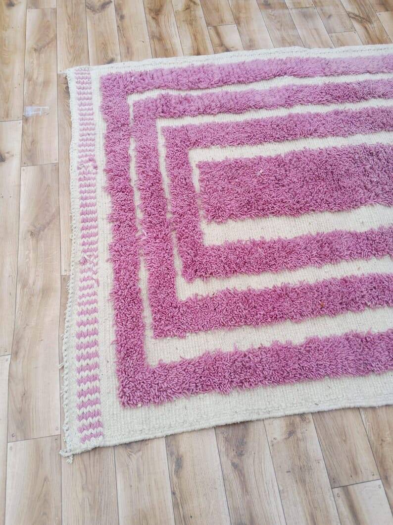 Handmade traditional artisan rug 2/3 m