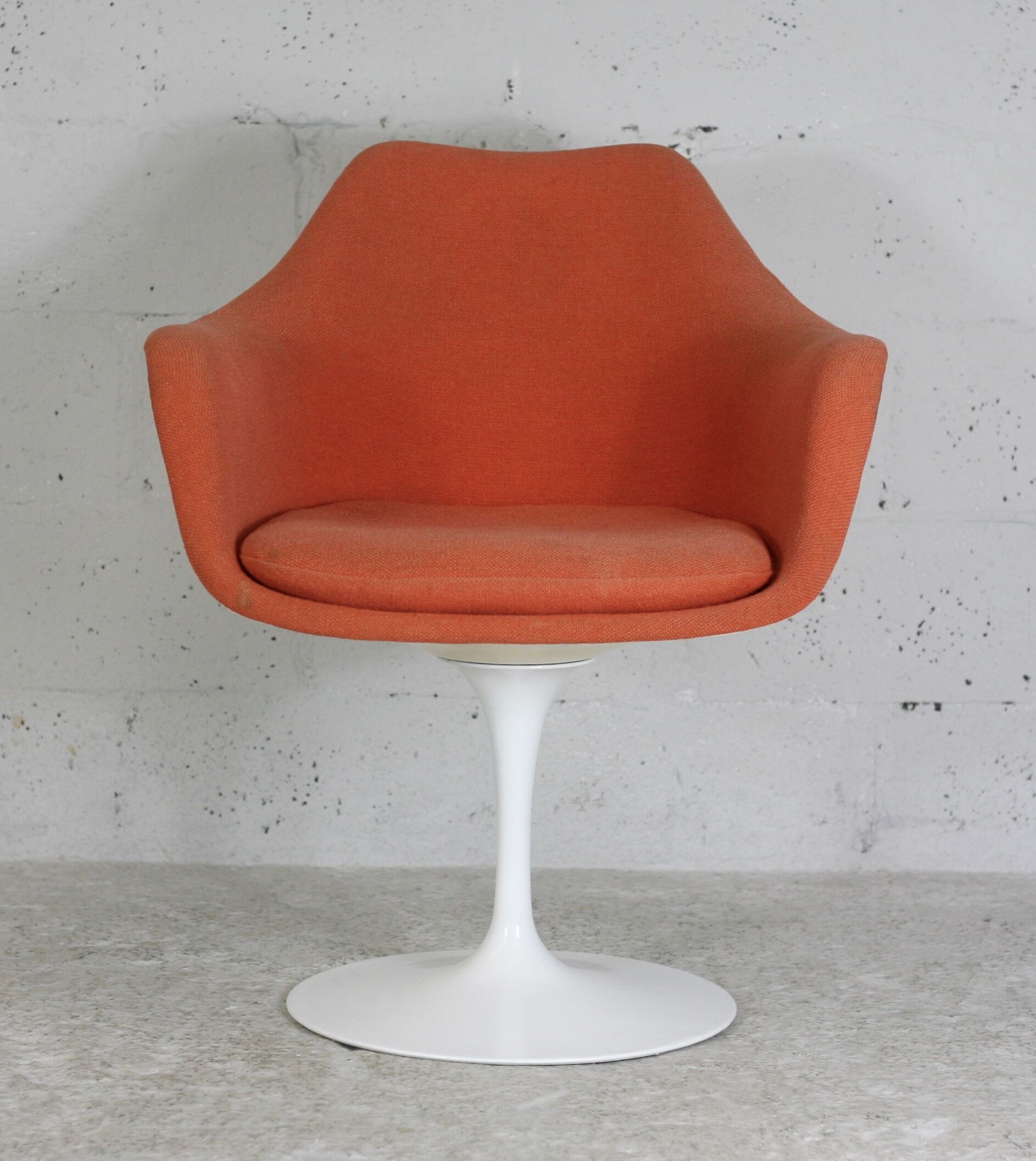 Tulip swivel armchair, Signed Knoll, Eero Saarinen, USA, circa 1960.
