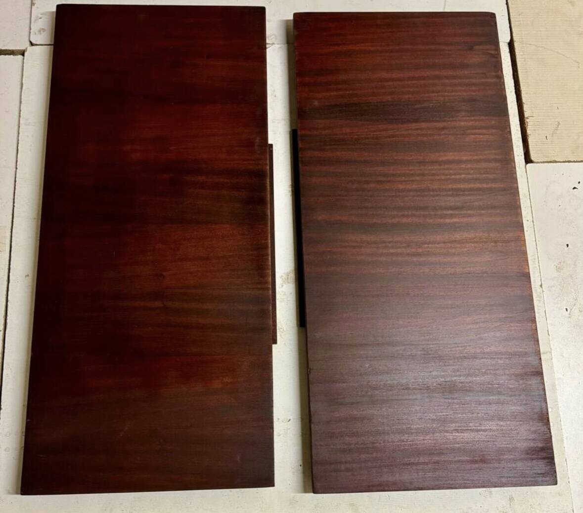 Table vintage extensible estampillée