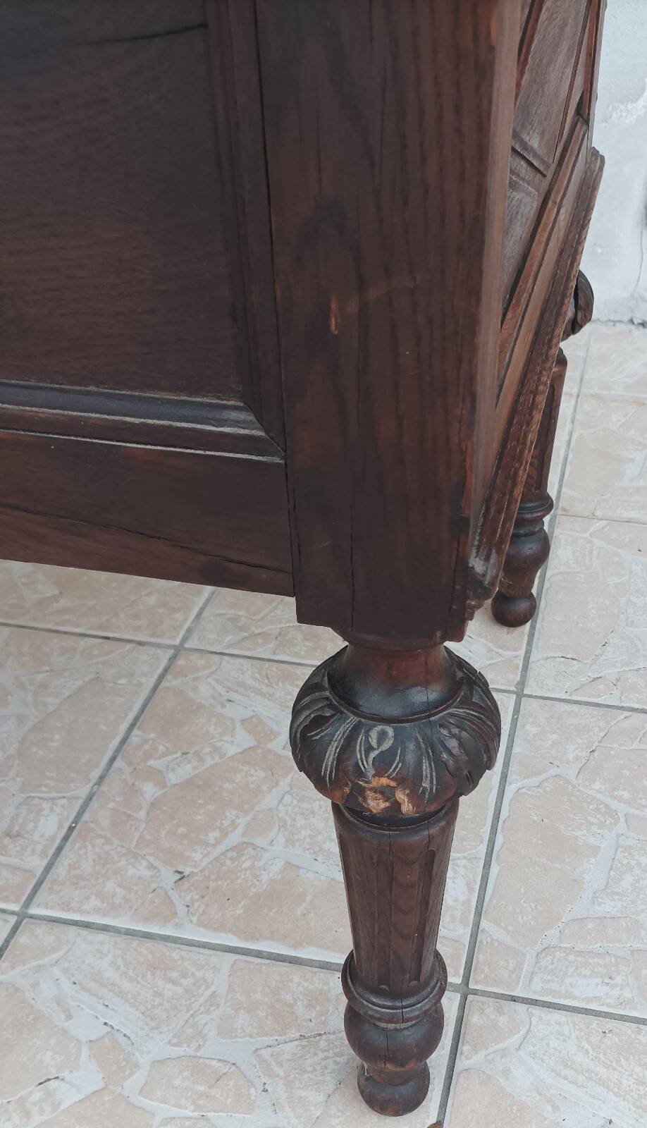 Louis XIII cylinder desk in carved oak, 19th century.