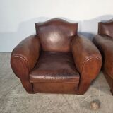 Important pair of Havana leather club armchairs, moustache models, mid-20th century.