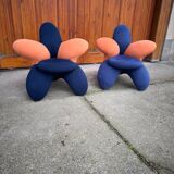 Pair of Lily chairs from the 1990s in blue and coral velvet, postmodern sculptural silhouette.