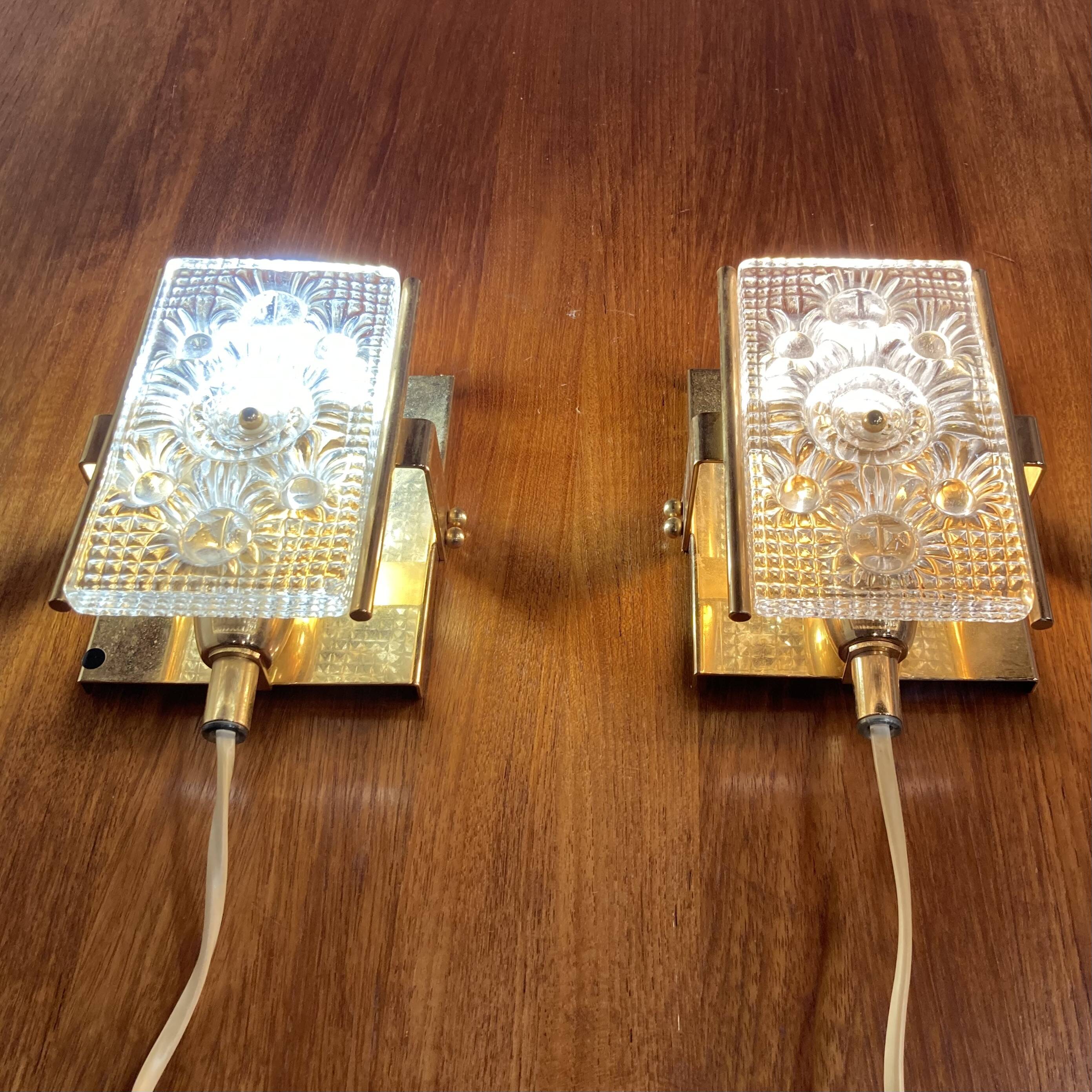 Pair of glass wall lights in Scandinavian design from the 1950s.