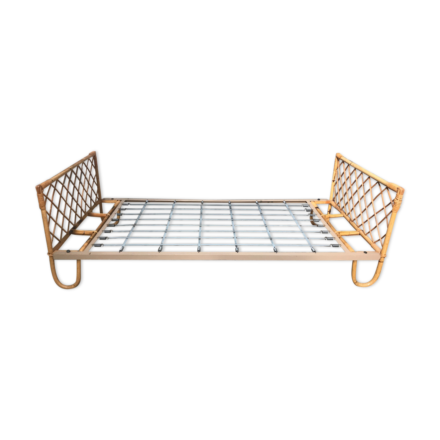 Bed rattan of the 1960s