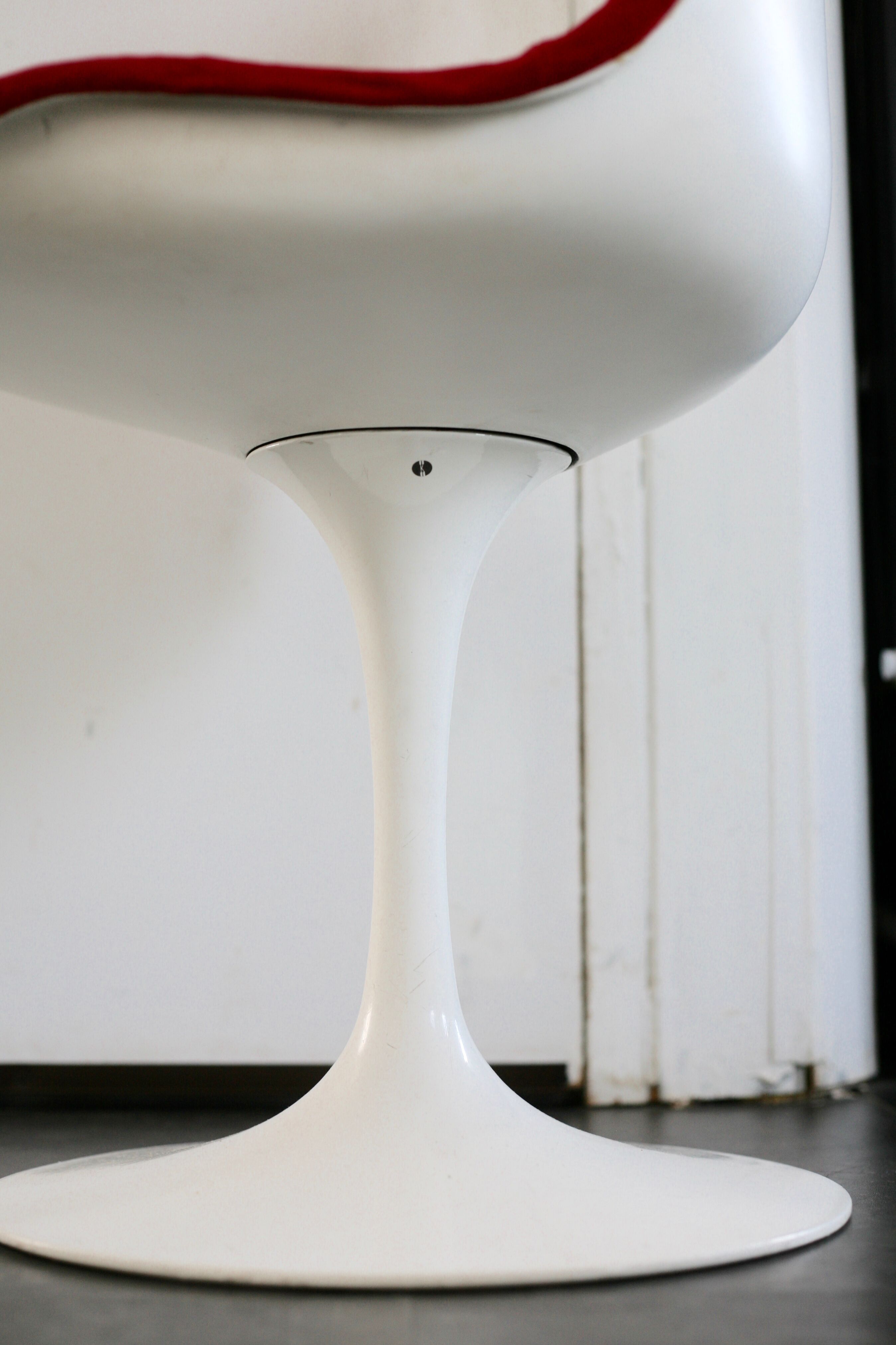 Knoll non-swivel Tulip chair, USA, circa 1960