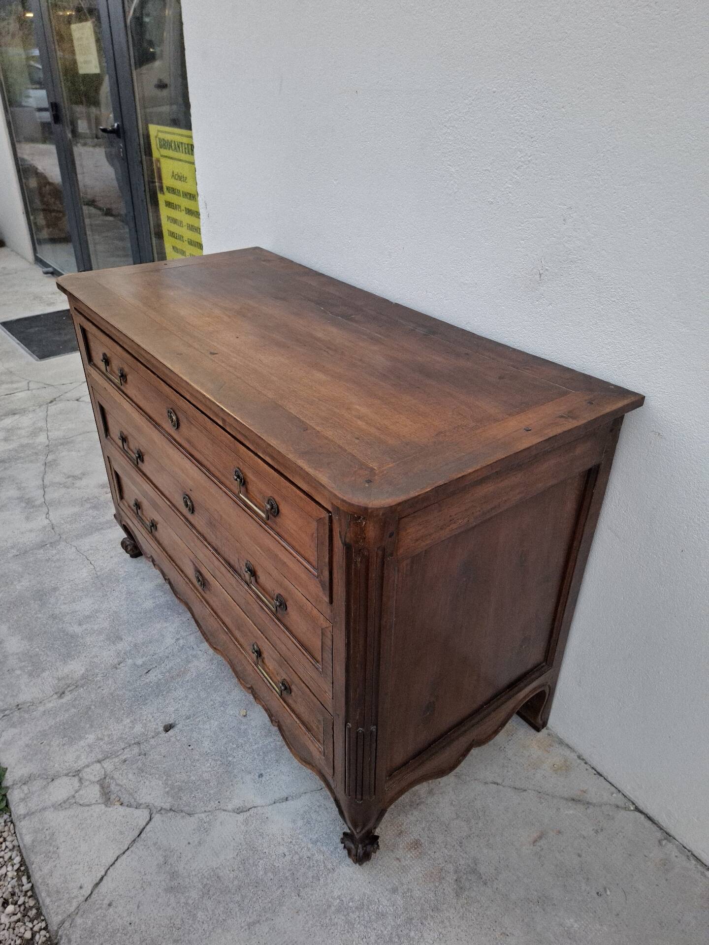 Louis XV style commode in solid walnut, 19th century rustic.