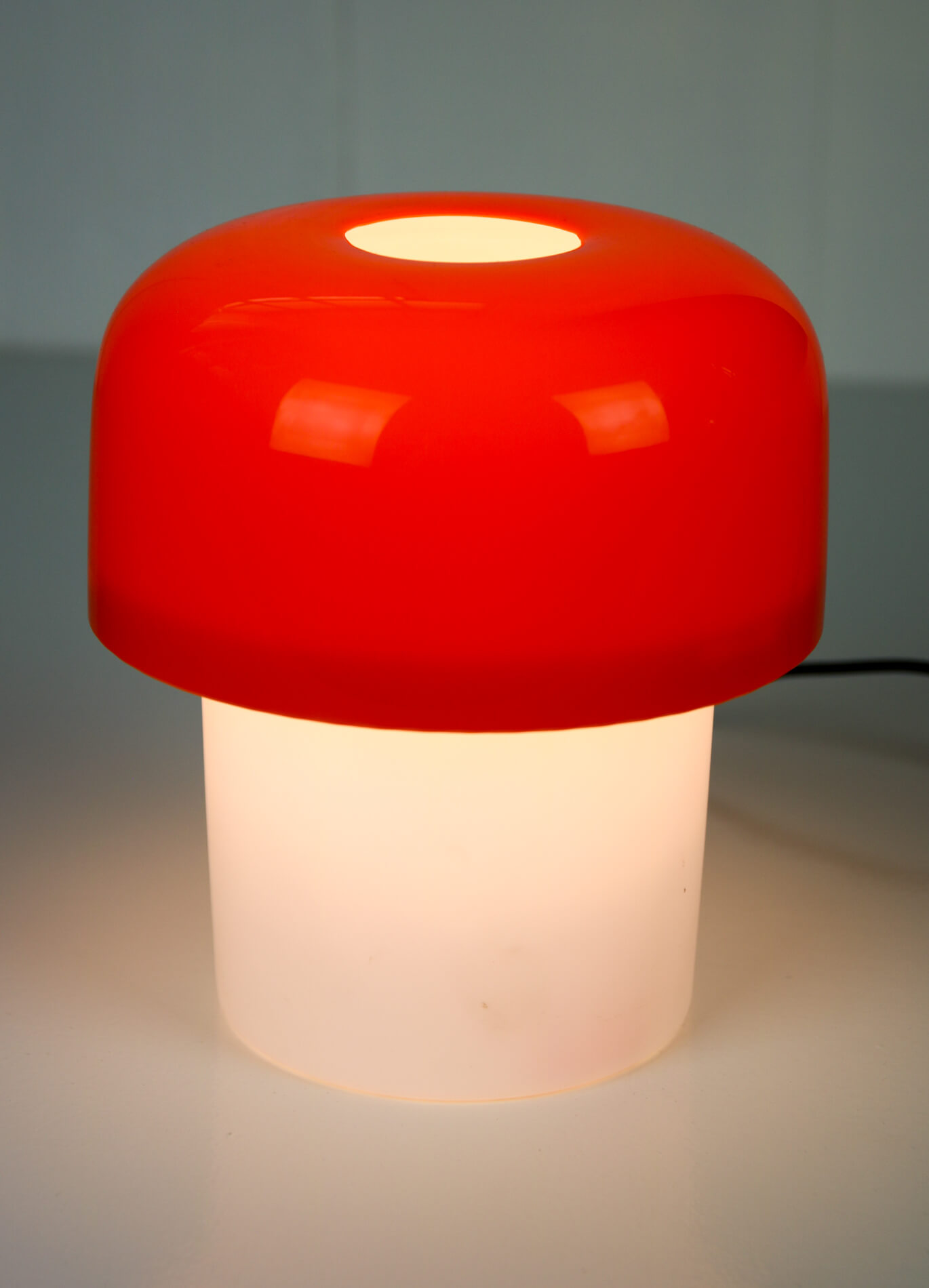 Vintage space age red table lamp from Luigi Massoni for Guzzini, 1970s