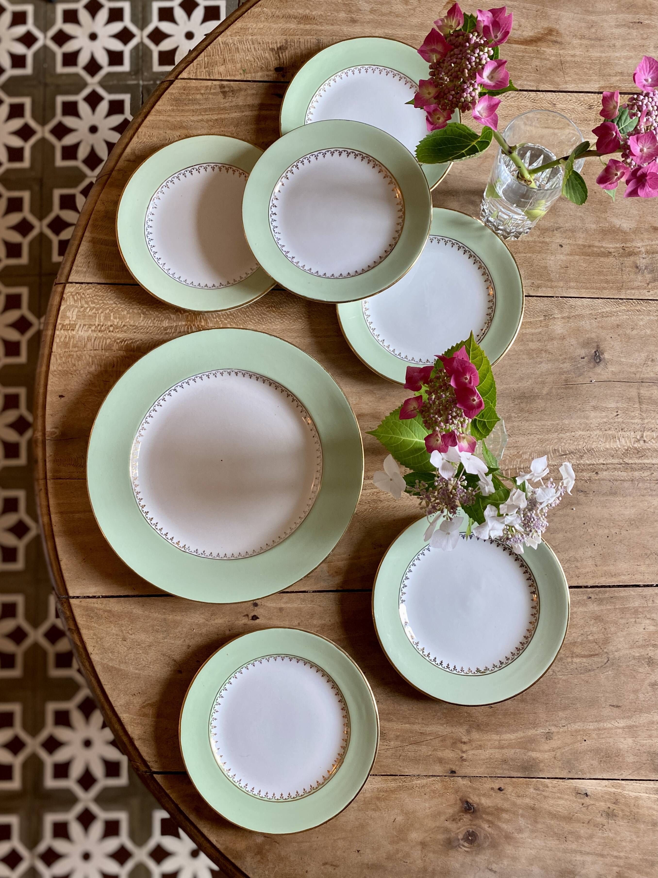 Vintage dessert service, one main course and 6 plates L'AMandinoise
