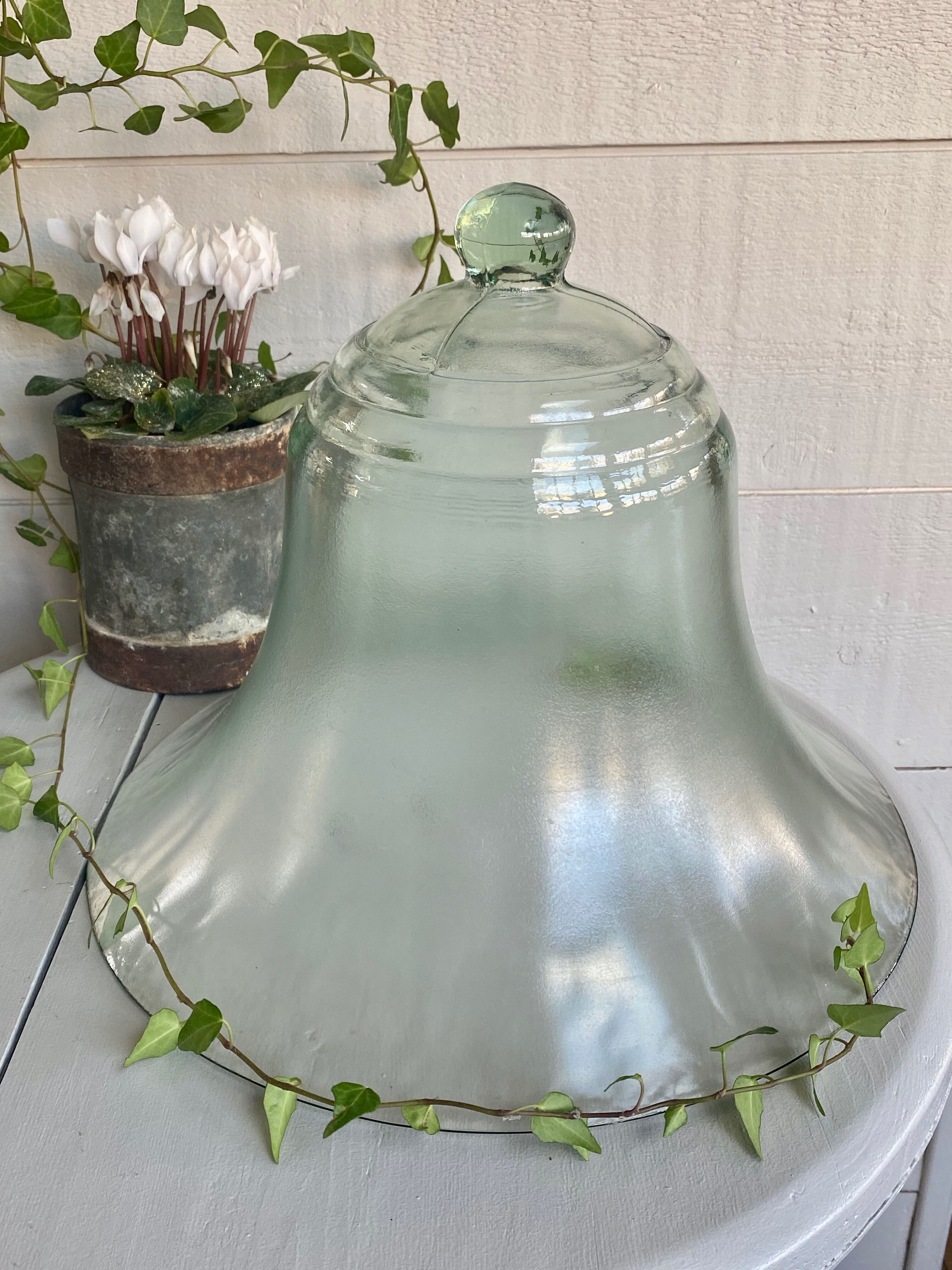 Market gardener's bell