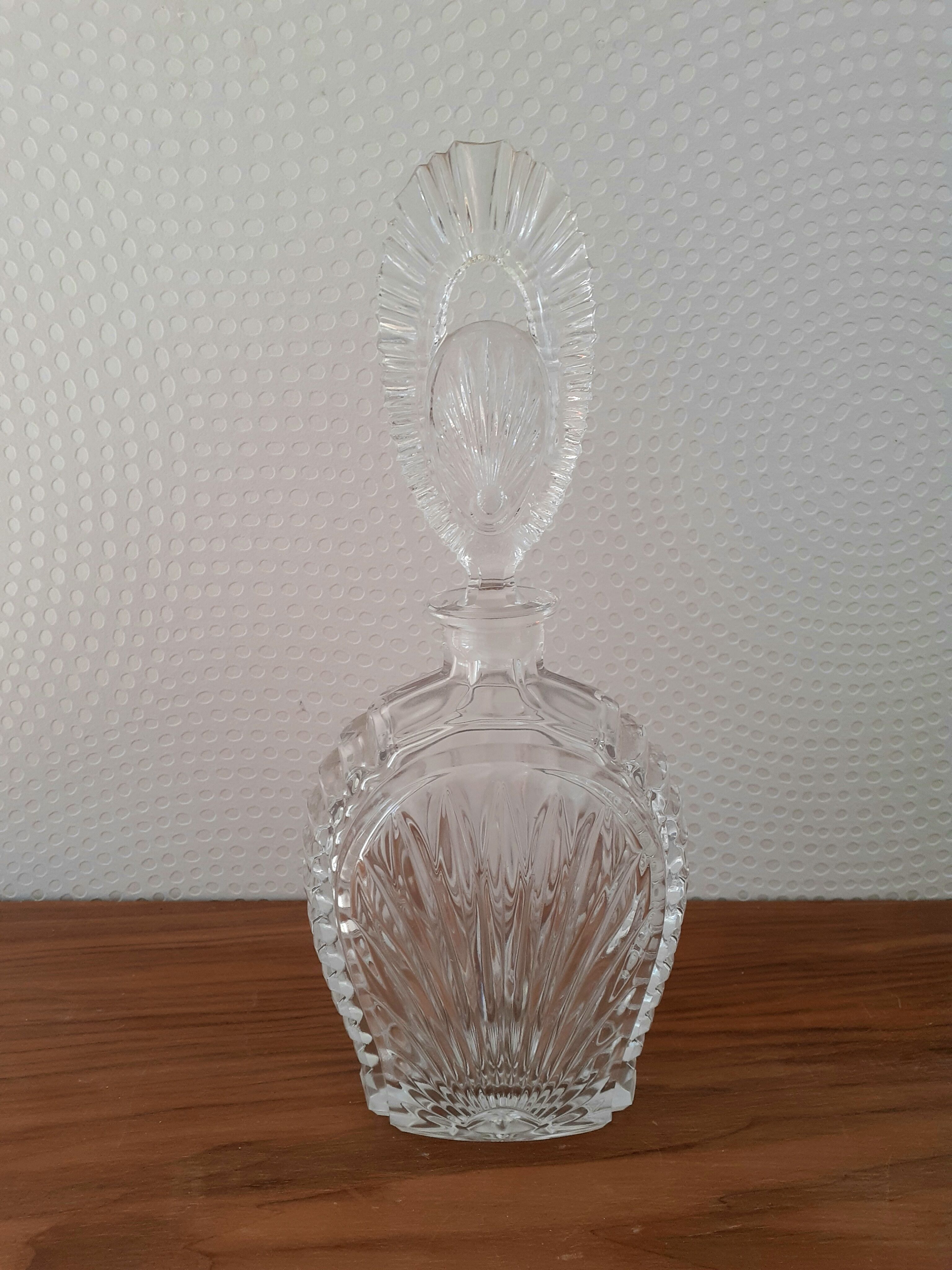 Carafe en verre ciselé