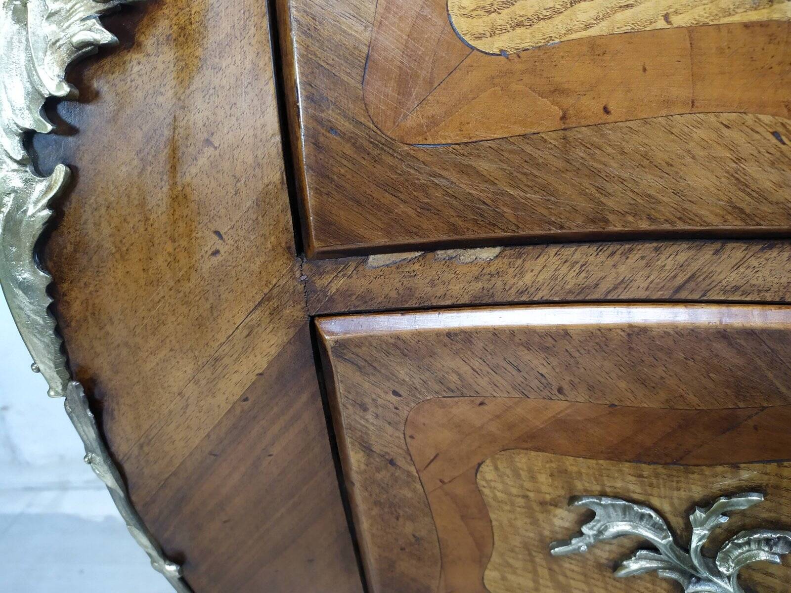 Curved Louis XV commode