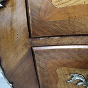 Commode galbé Louis XV