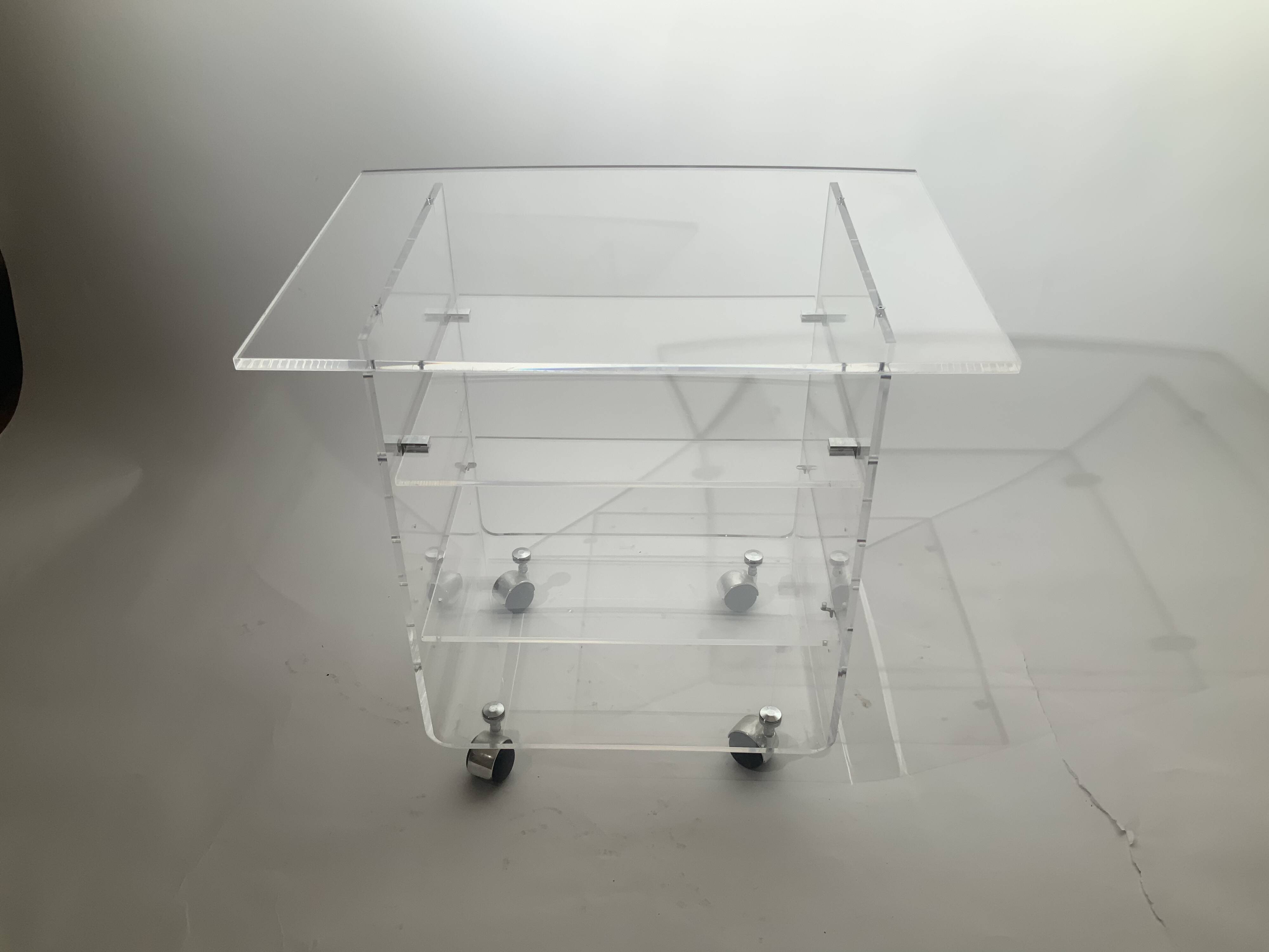 Dessert meuble TV Plexiglas David Lange