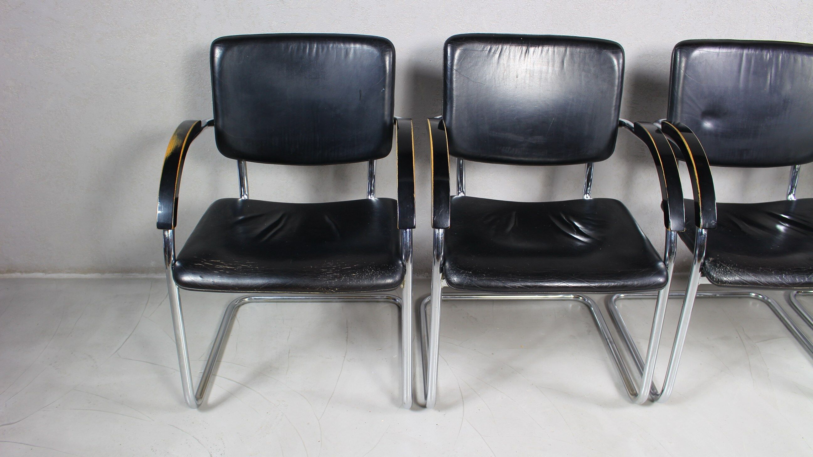 Set of 4 vintage tubular steel lounge chair