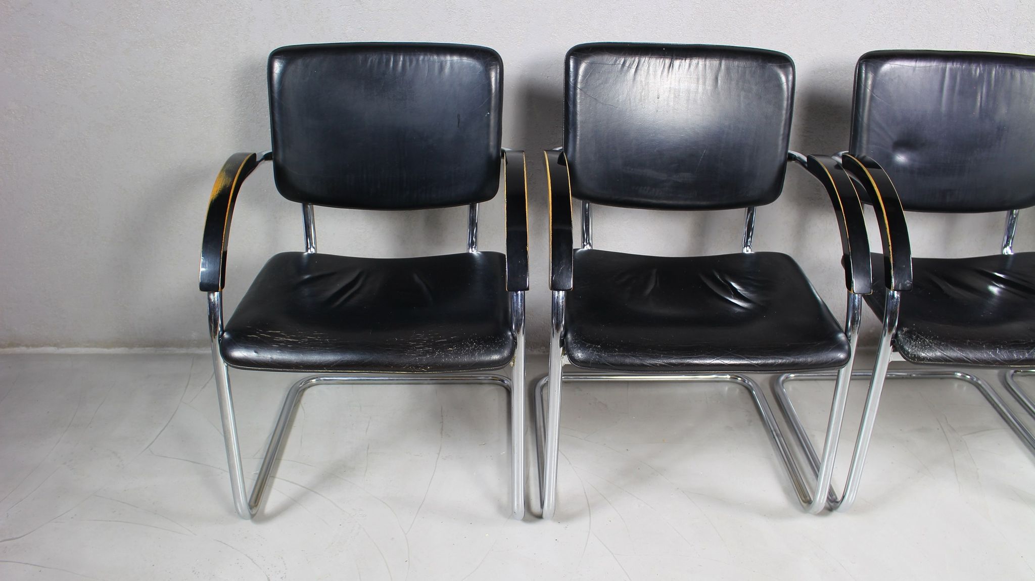 Set of 4 vintage tubular steel lounge chair