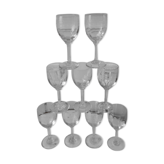 Lot of 9 wine glasses engraved in crystal