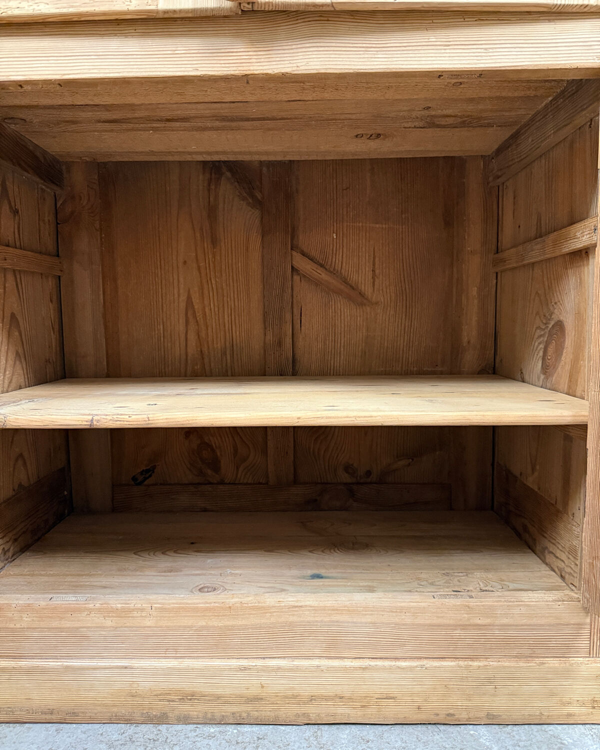 English four-door wardrobe (renovated)