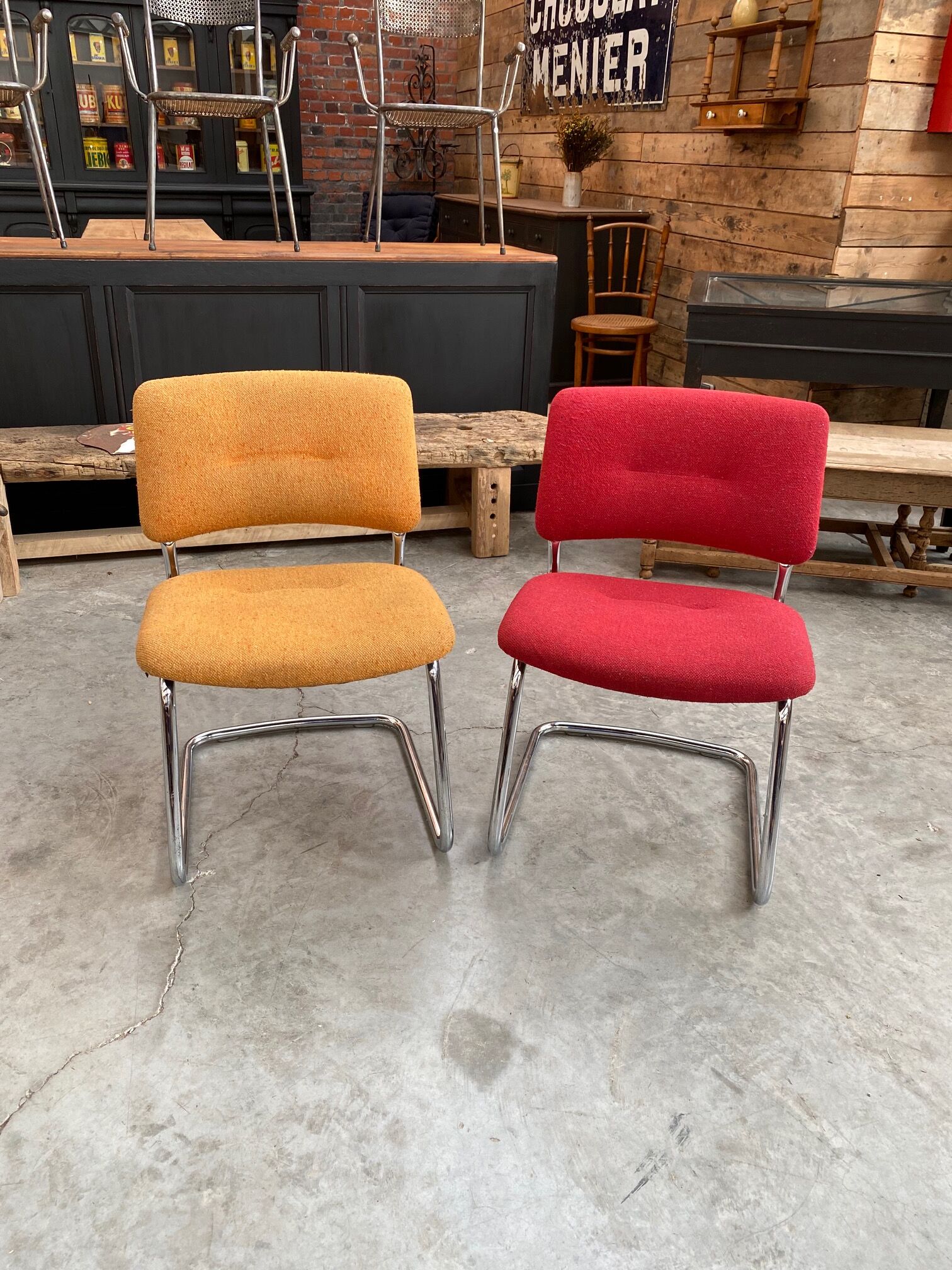Pair of chairs 80s