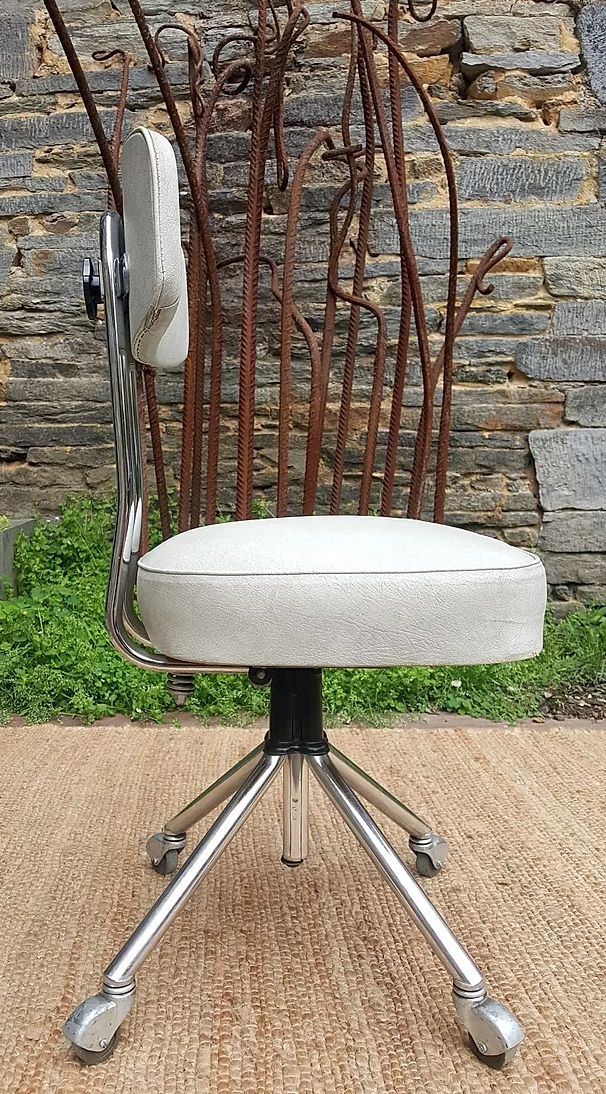 Industrial workshop chair on Strafor wheels