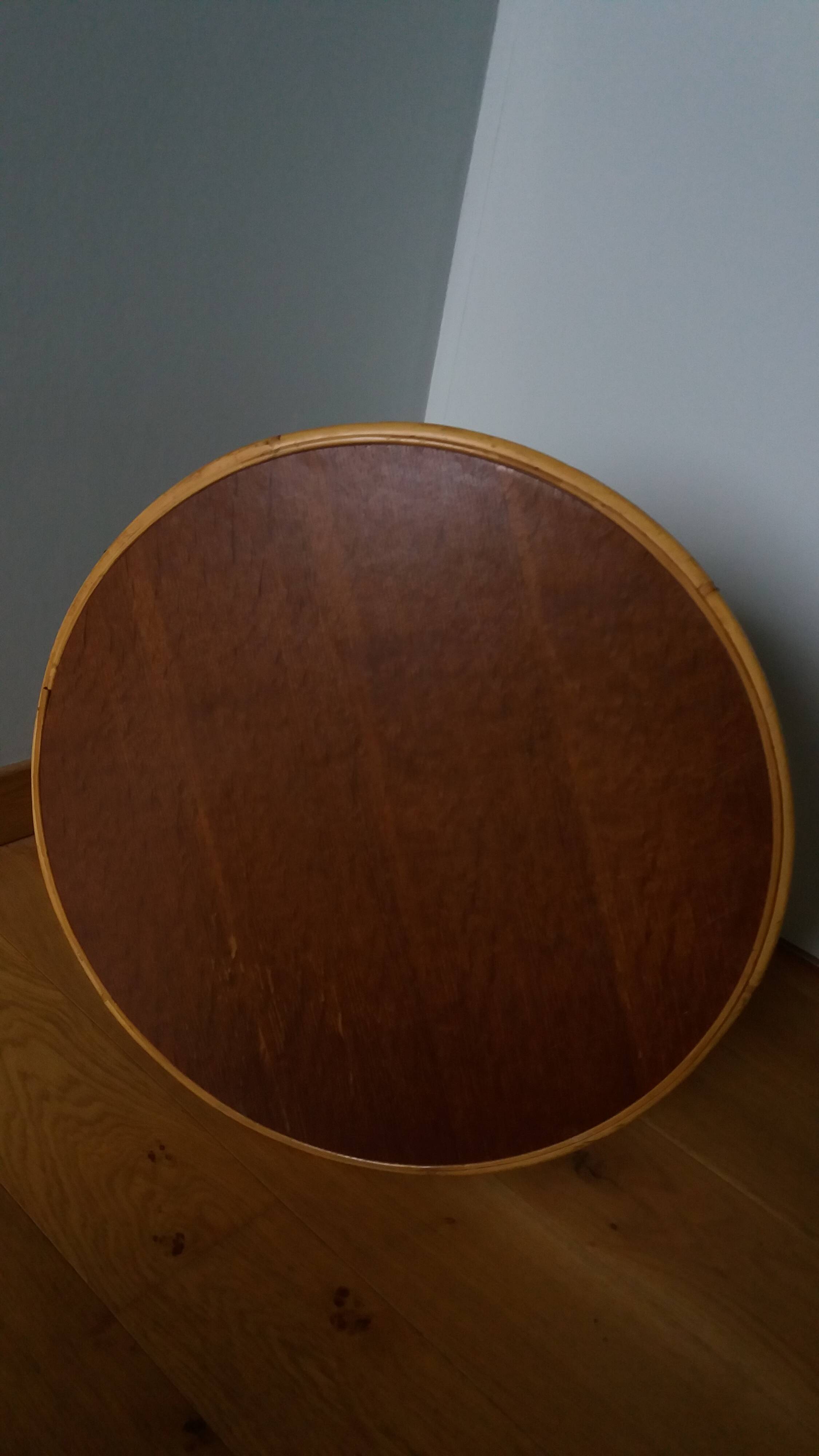 Round coffee table in wicker and bamboo