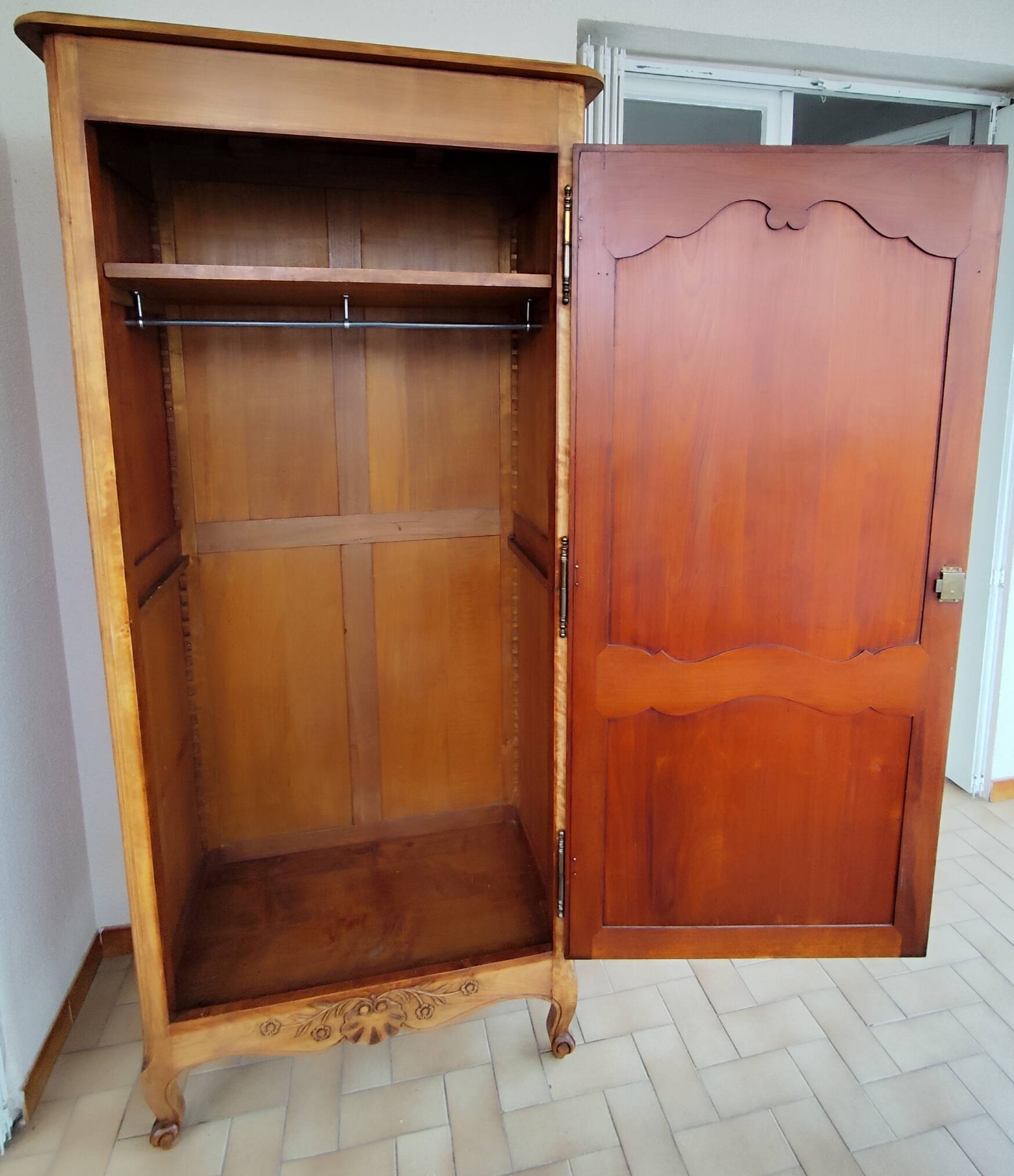 Louis XV rustic bonnetière in solid cherry wood, late 19th to early 20th century.