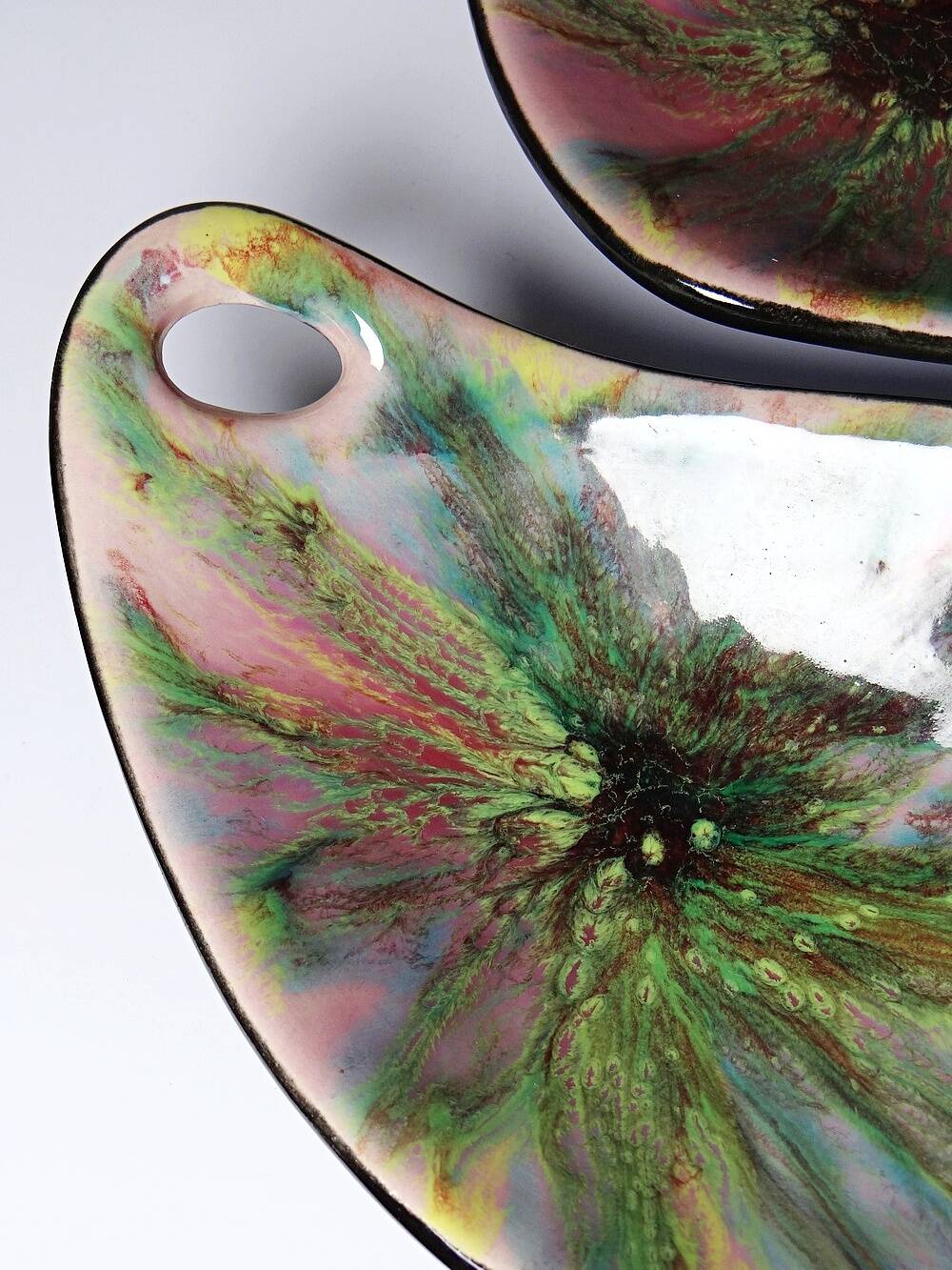 Pair of multicoloured glazed ceramic studio dishes, vintage 1960s.