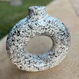 Round varnished flower vase