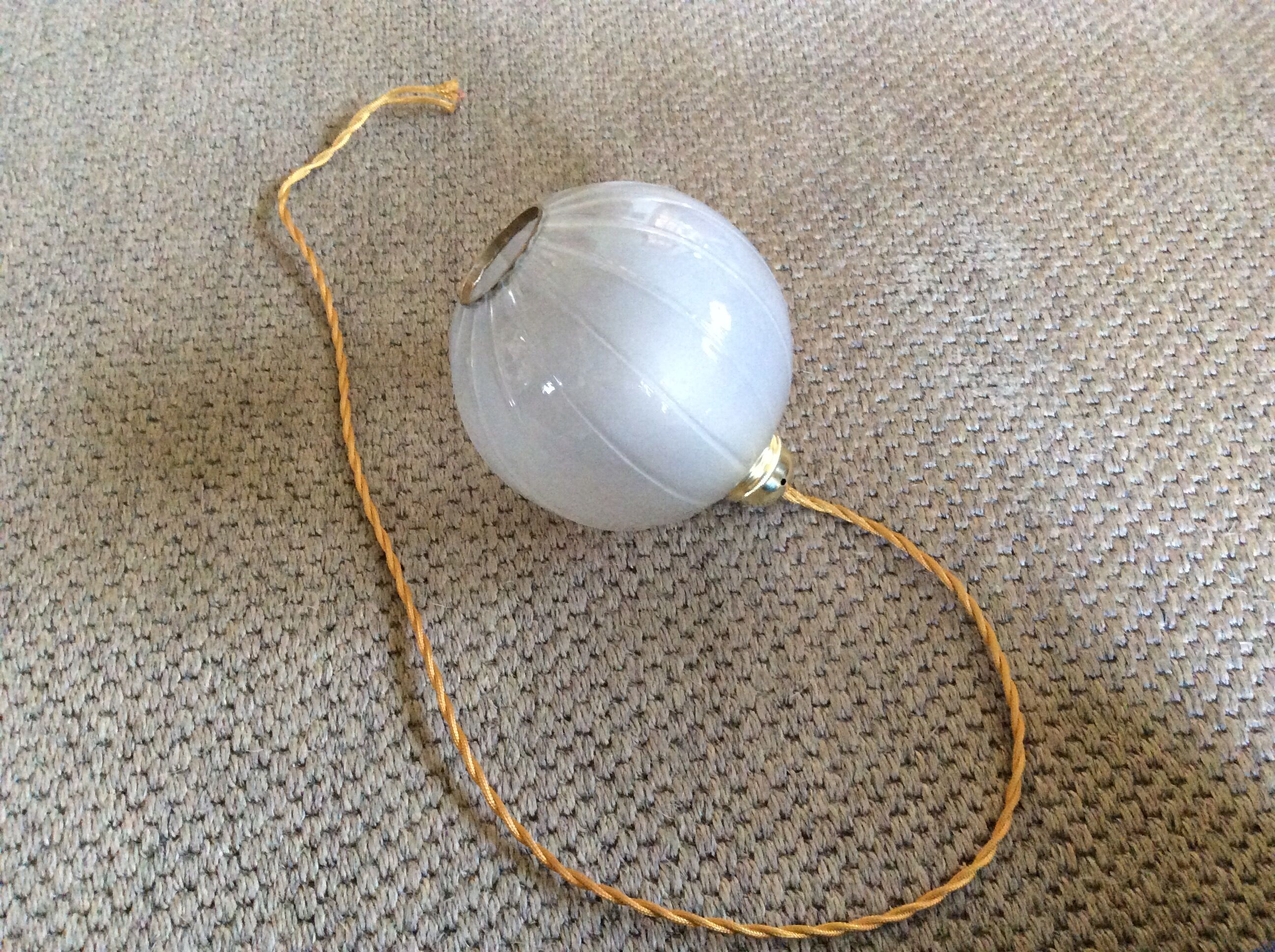 Glass ball suspension