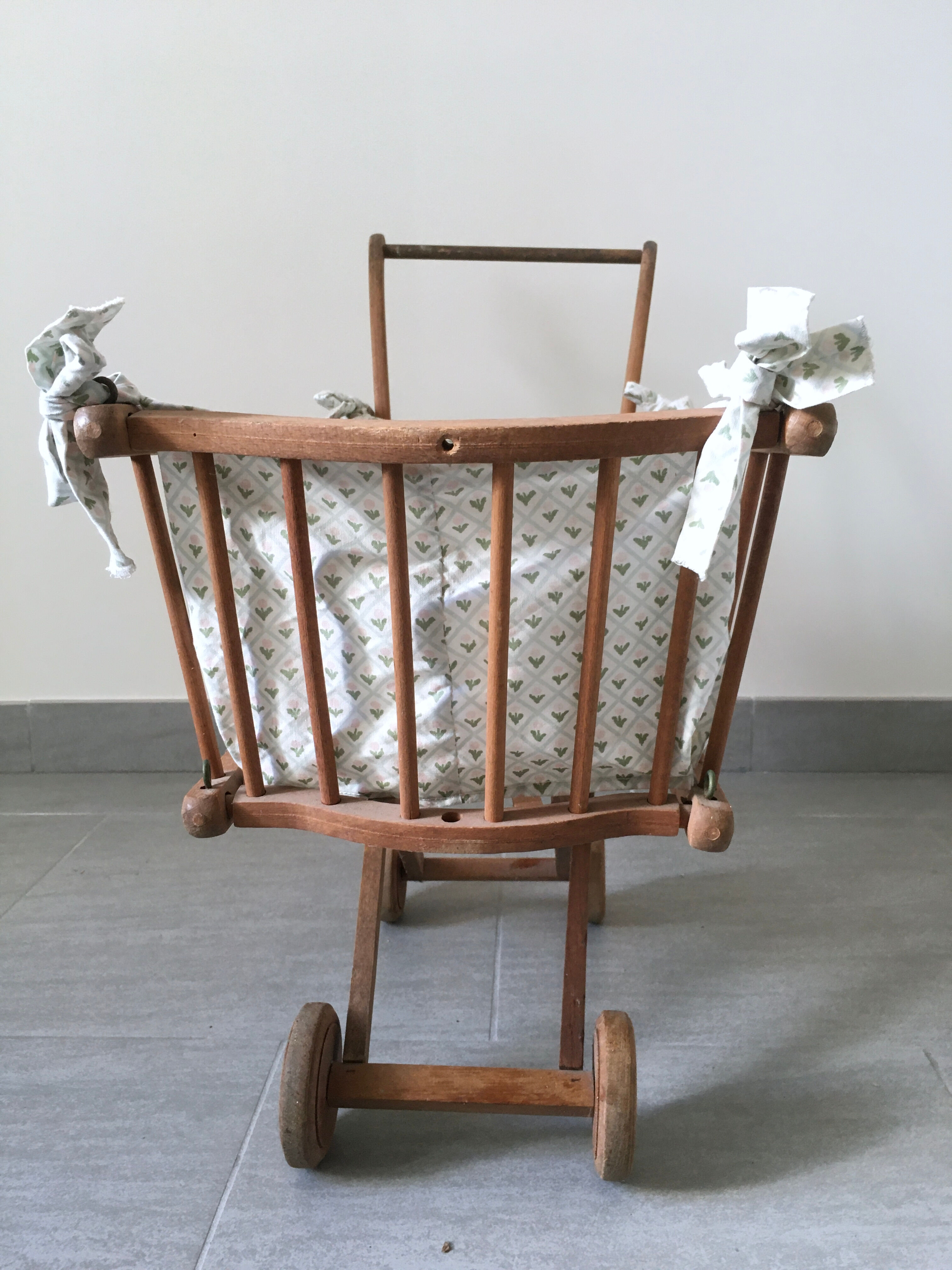 Landau for wooden doll