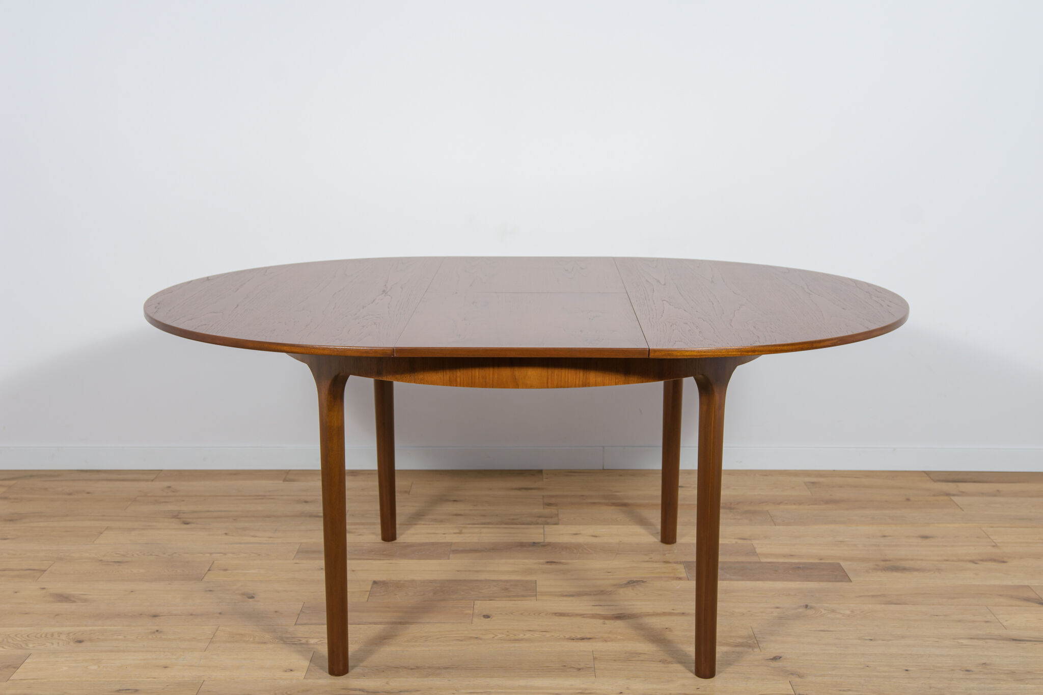 Mid Century Round Extendable Dining Table from McIntosh, 1960s