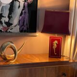 Paire de lampes de table en bois laqué bordeaux et hippocampe en laiton