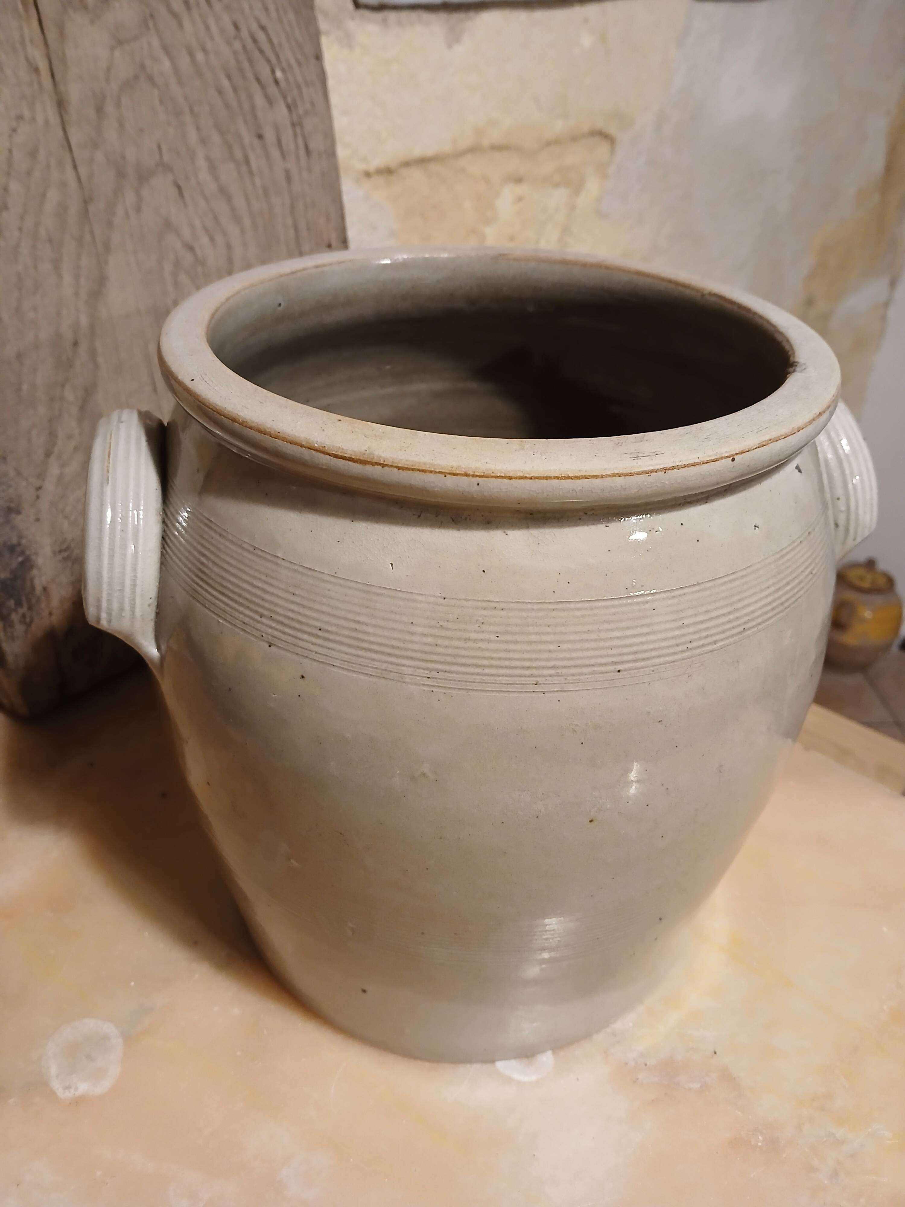 Old stoneware grease pot, gray Height 24.5 cm