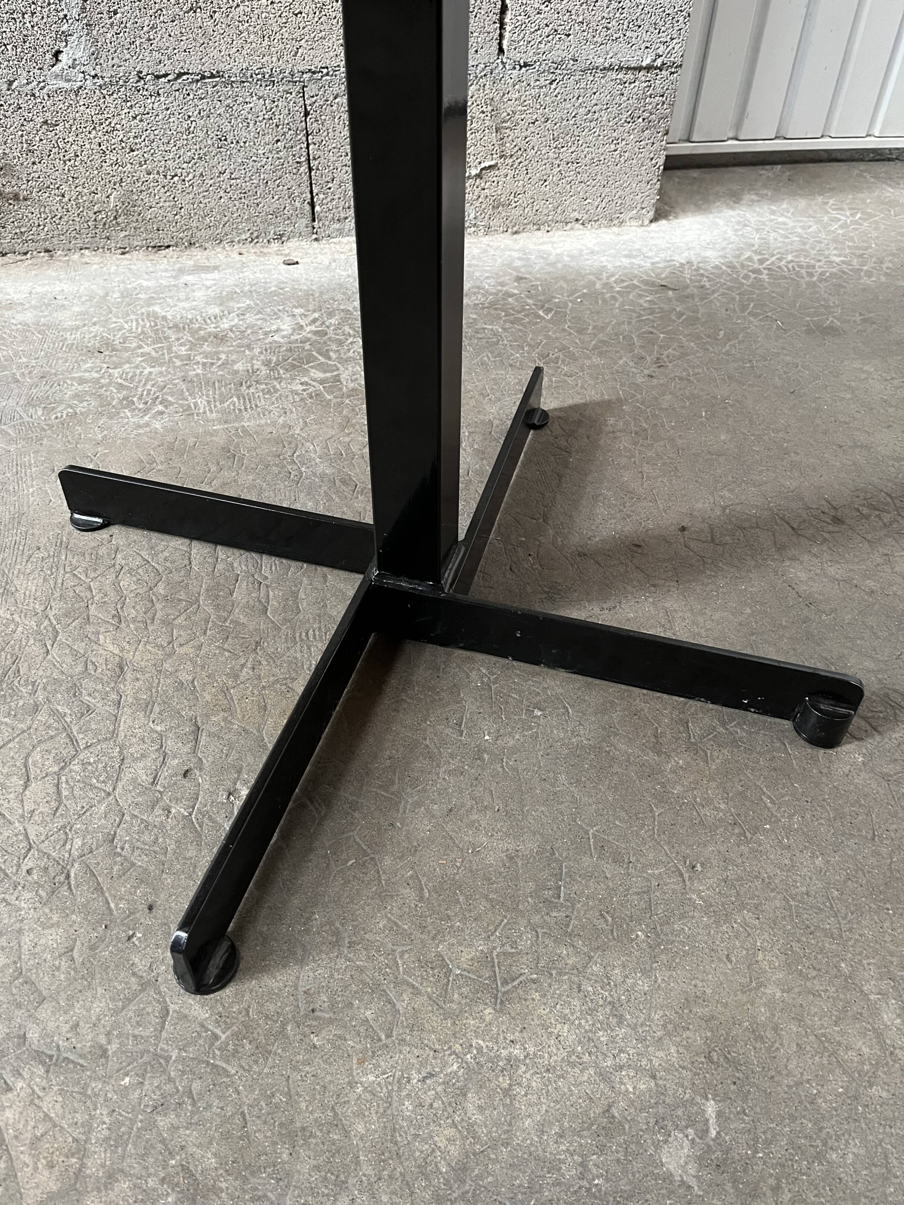 Design Pentagon table Charlotte Perriand for arches