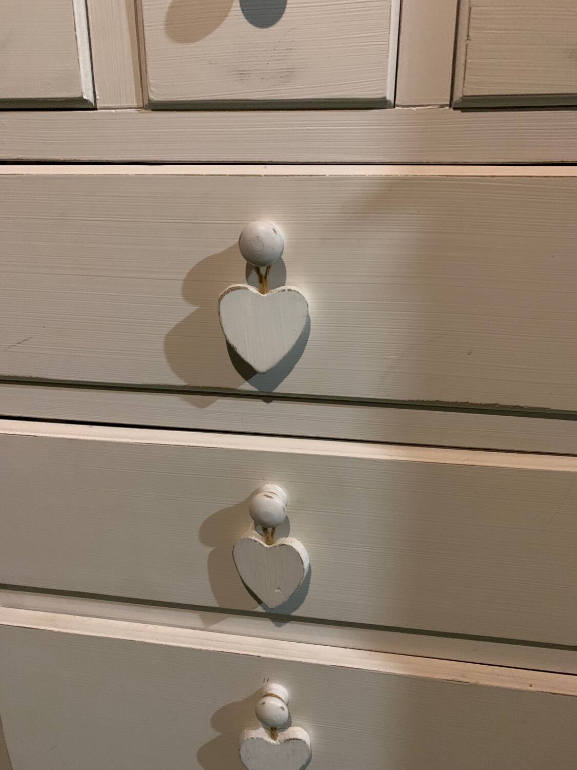 White chest of drawers