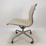 Swivel armchair by Charles & Ray Eames for Herman Miller, 1960