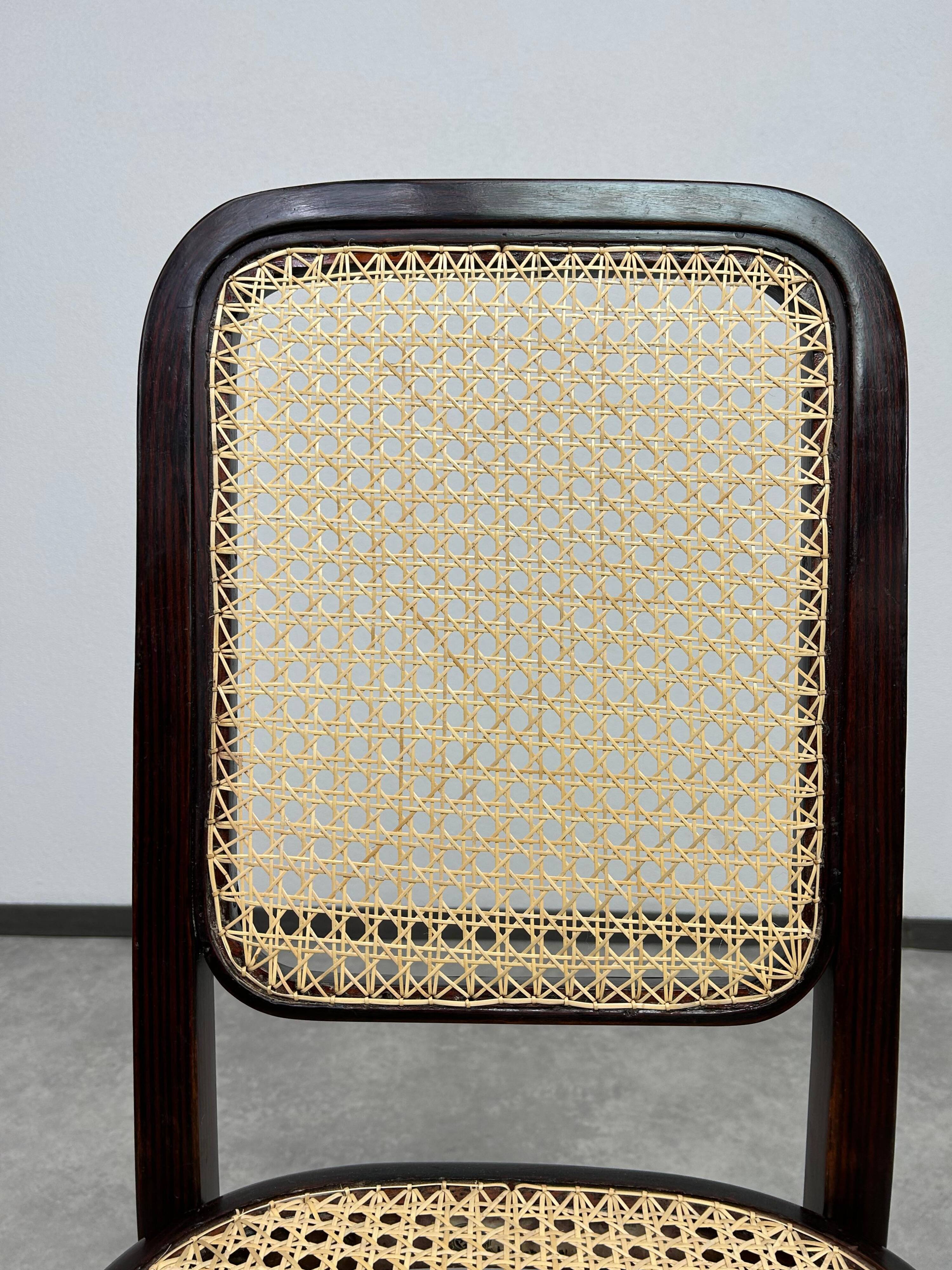 Set of 4 bentwood dining chairs by Thonet.