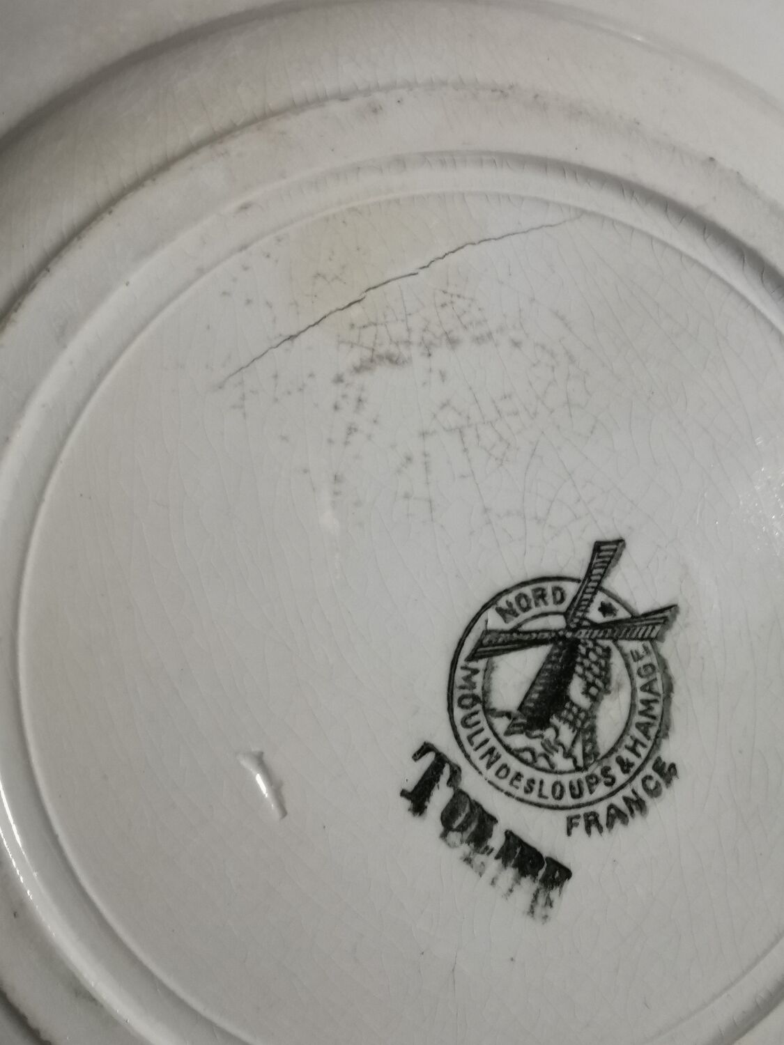 Assiettes anciennes fleuries, Moulin des loups