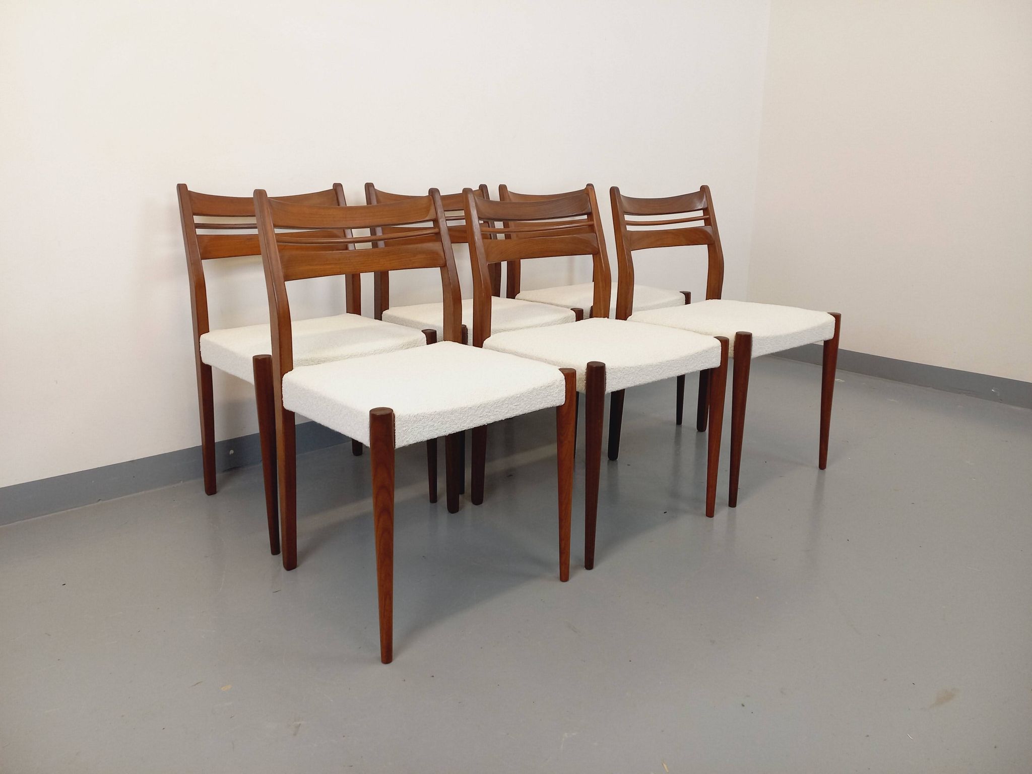 Set of 6 vintage Scandinavian chairs in teak and bouclette fabric from the 60s