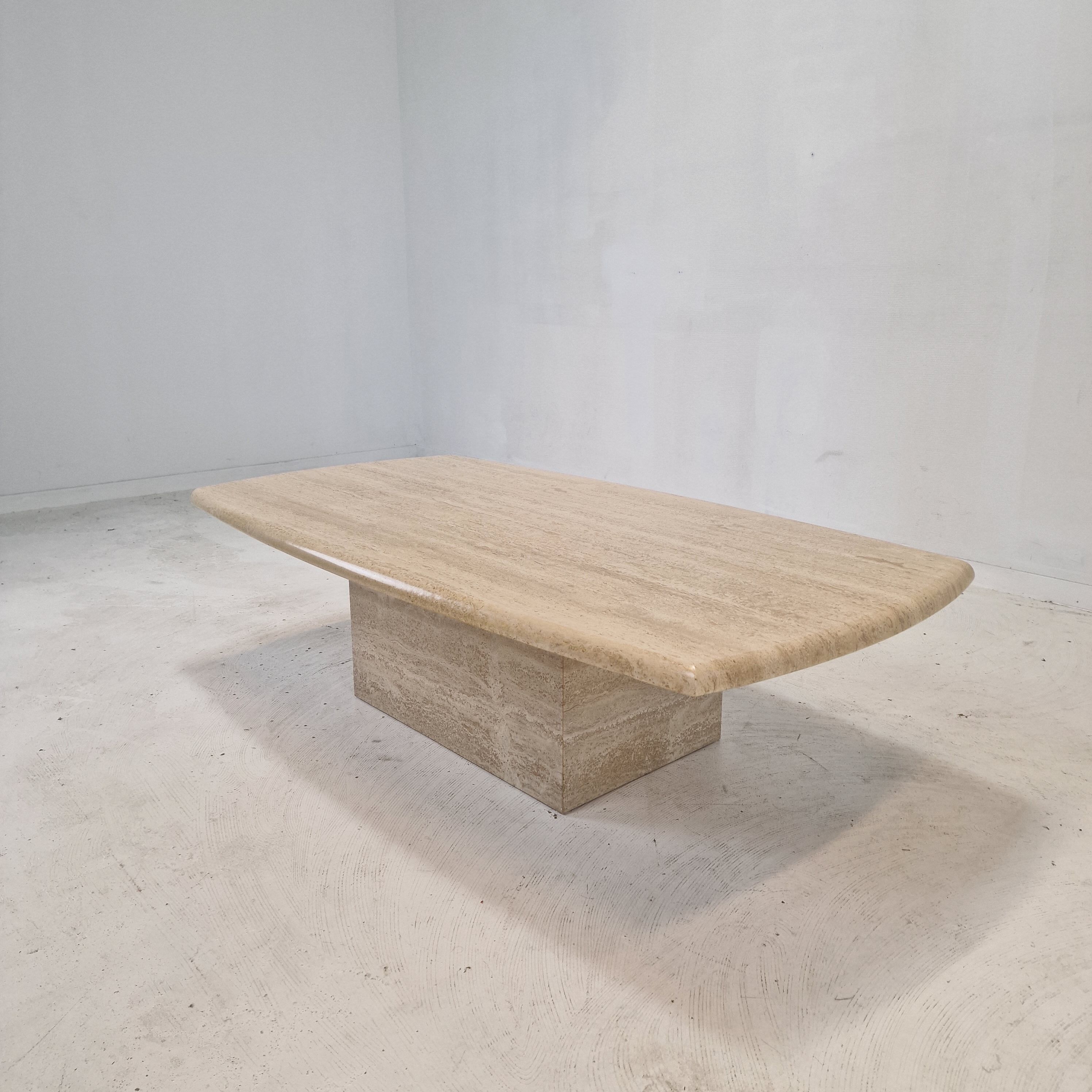 Italian coffee table in travertine, 1980s