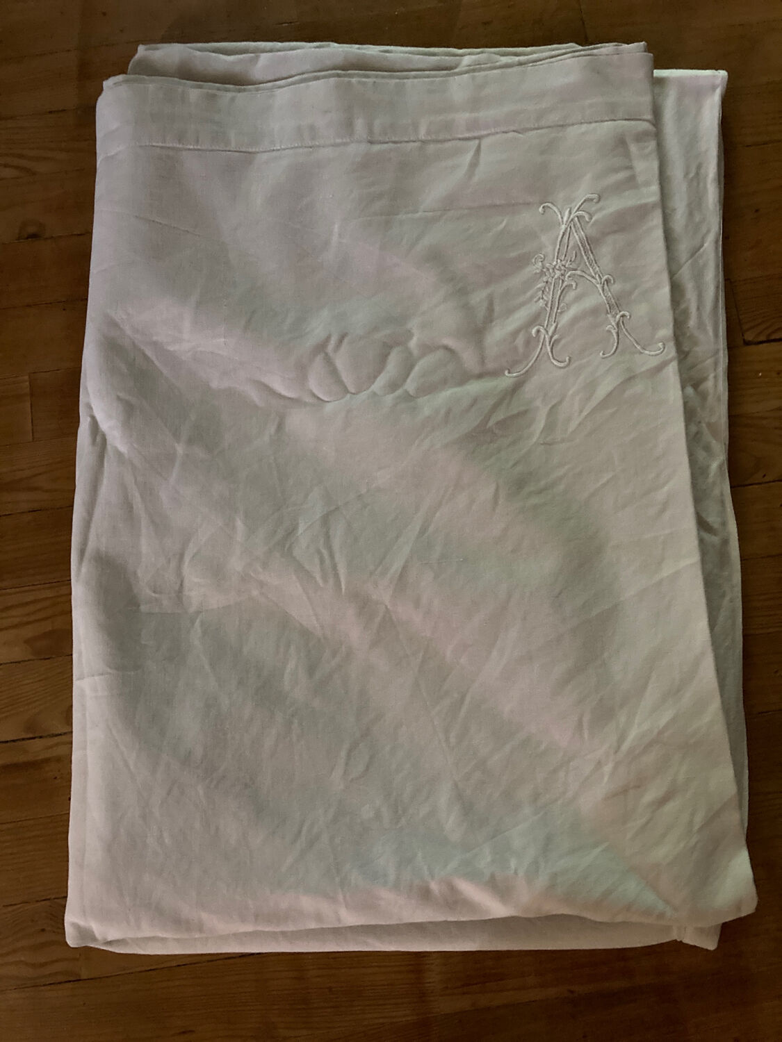 Linen sheet and white cotton