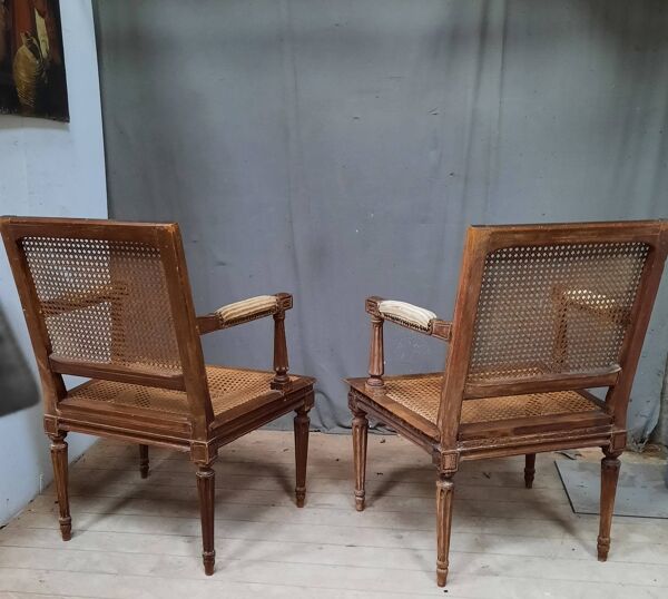 Paire de fauteuils canné de style Louis XVI